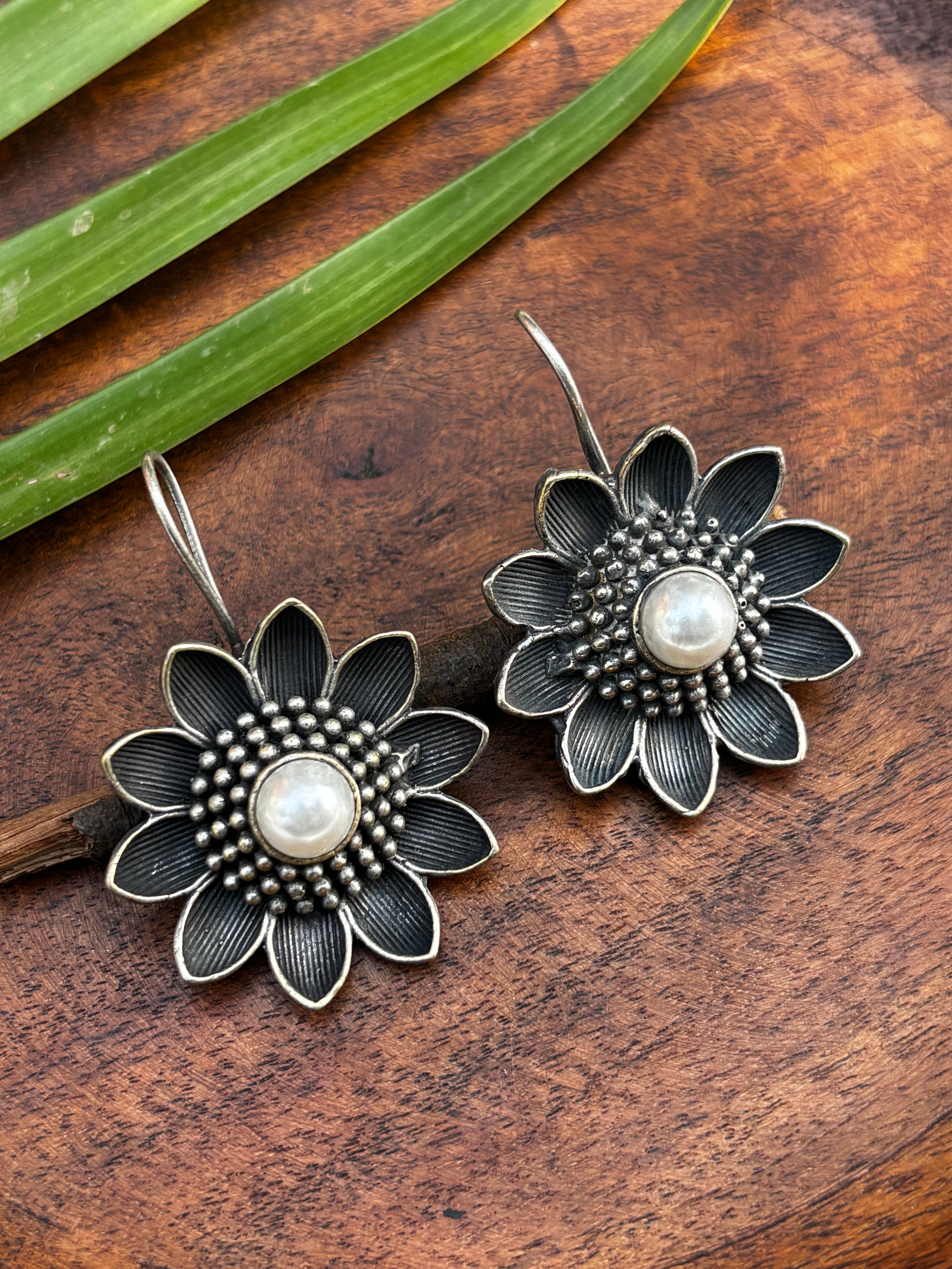 OXIDISED FLOWER WITH PEARL DETALING EARRING