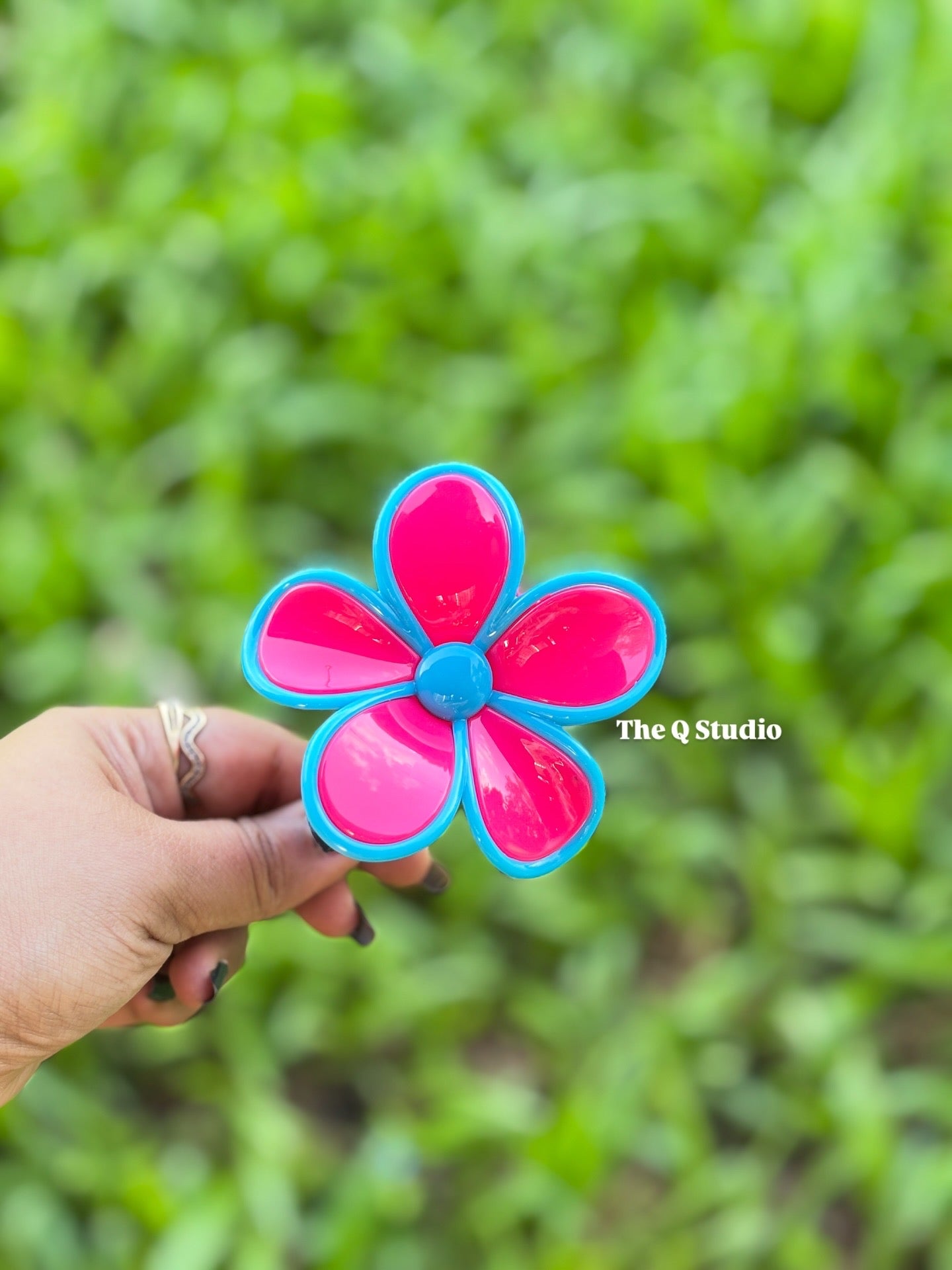 BLOOM POP HAIR CLAW CLIP