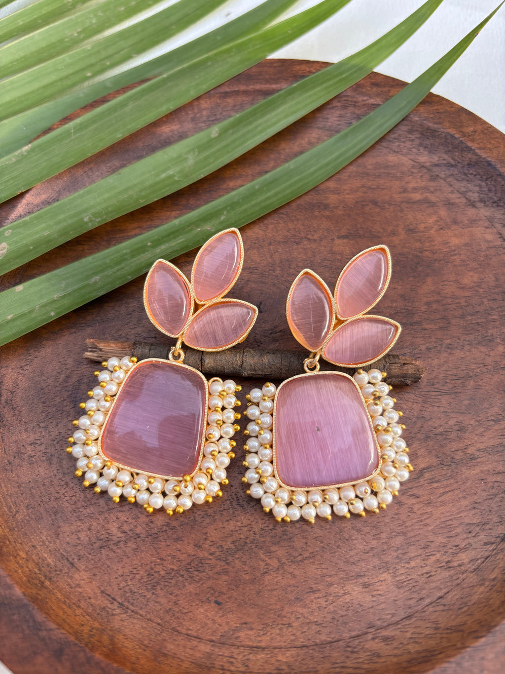 LEAF SOLID STONE EARRINGS