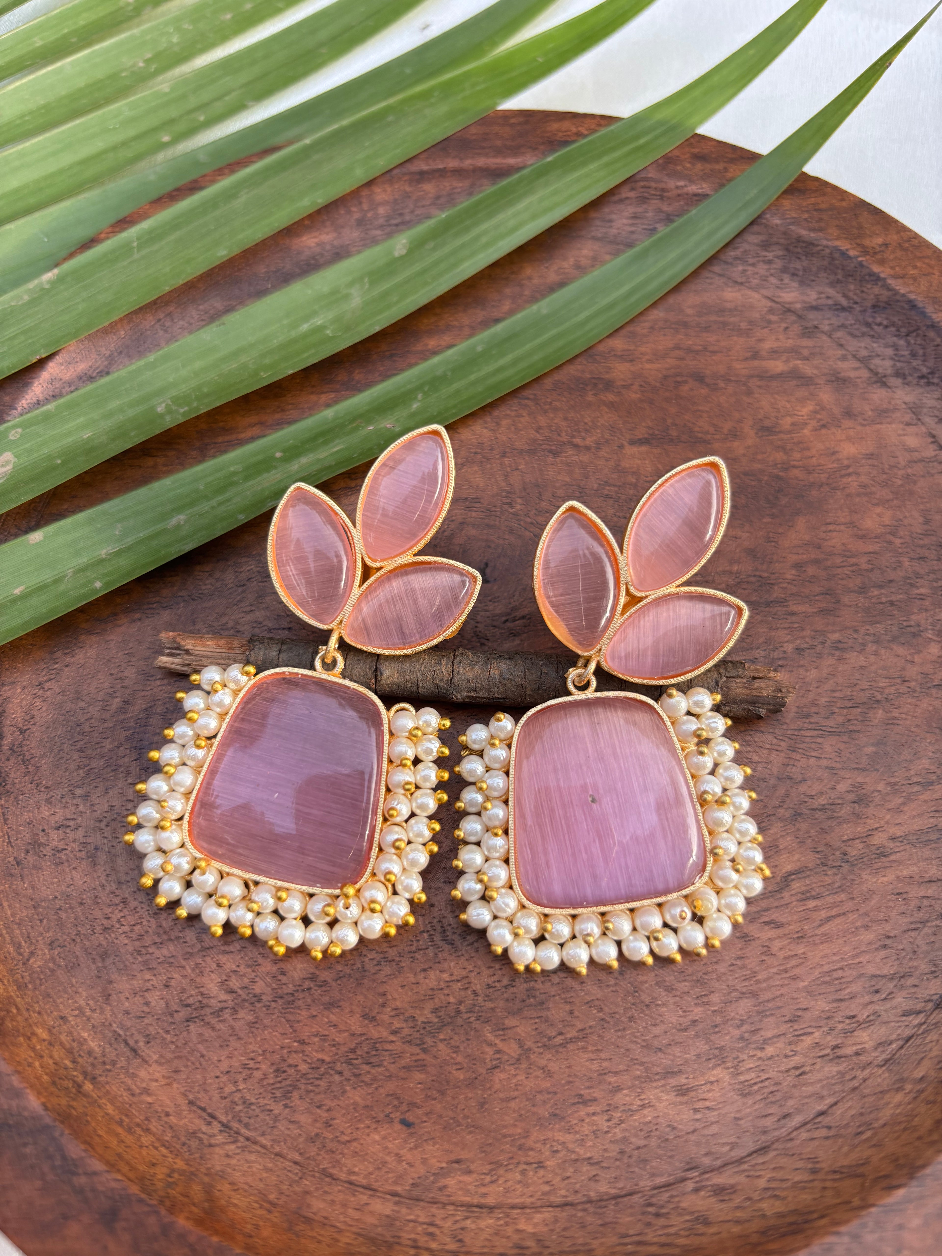 LEAF SOLID STONE EARRINGS