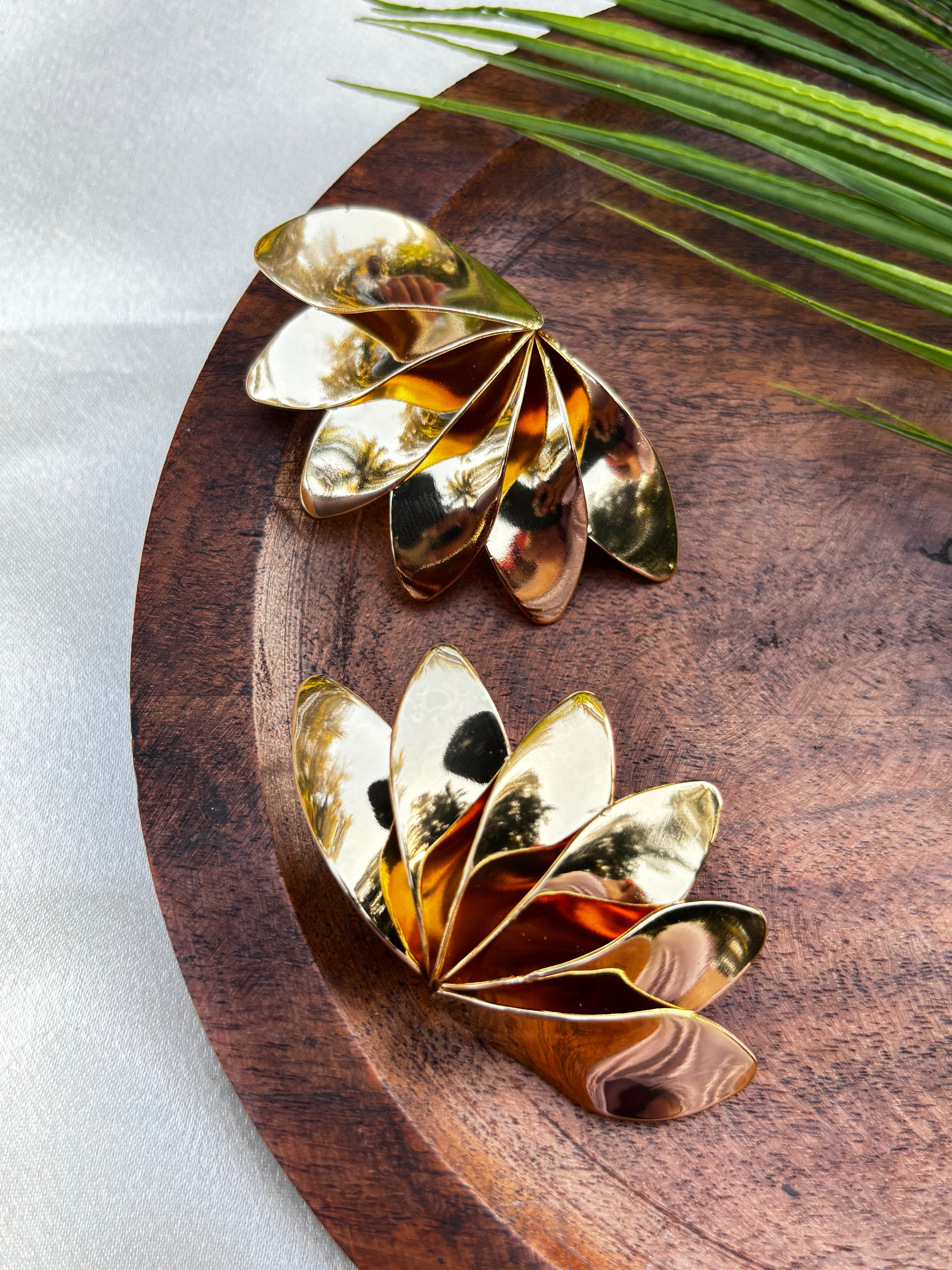 ANTITARISH HALF FLOWER EARRING