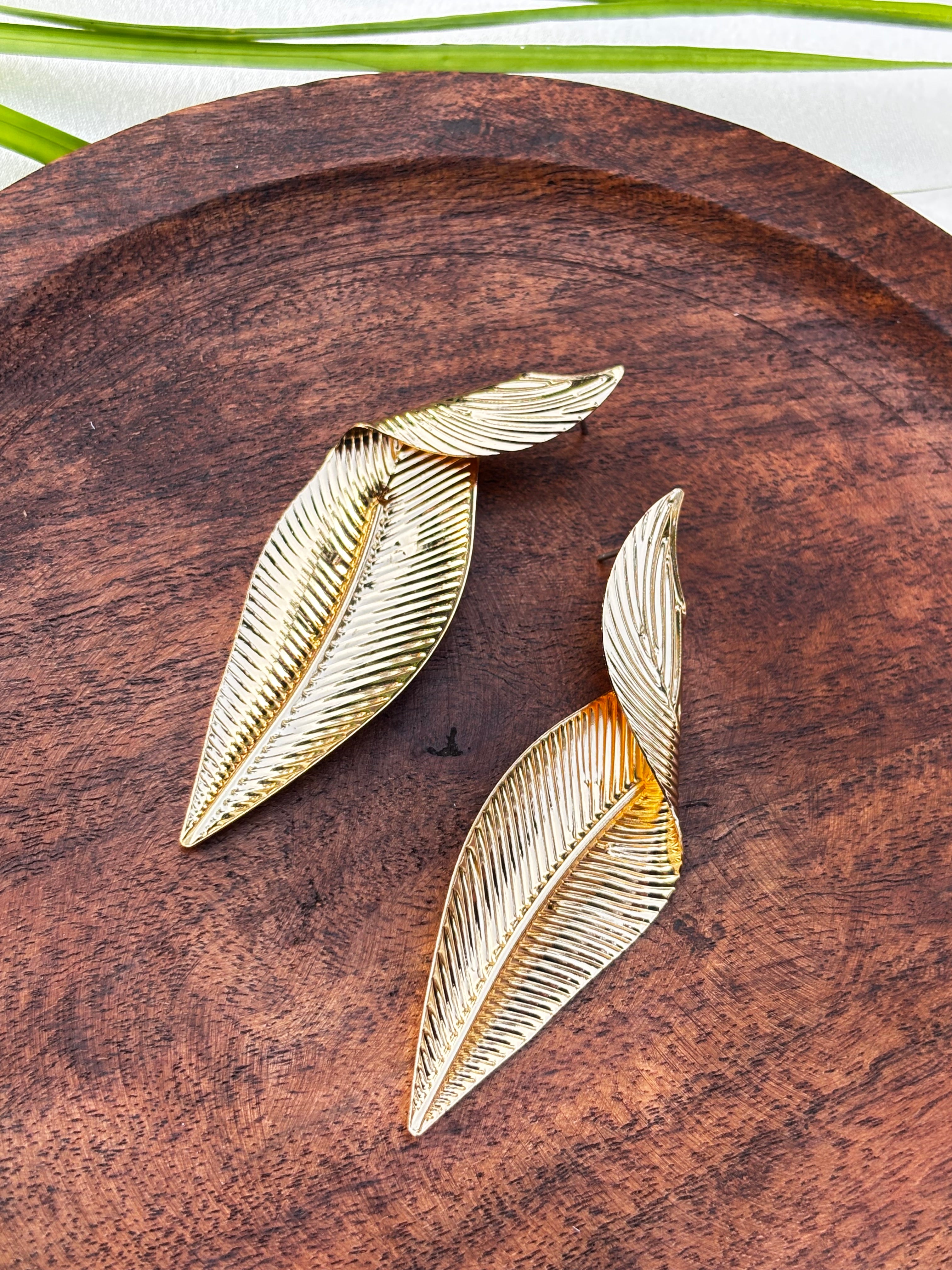 ANTITARNISH FOLDED LEAF EARRING