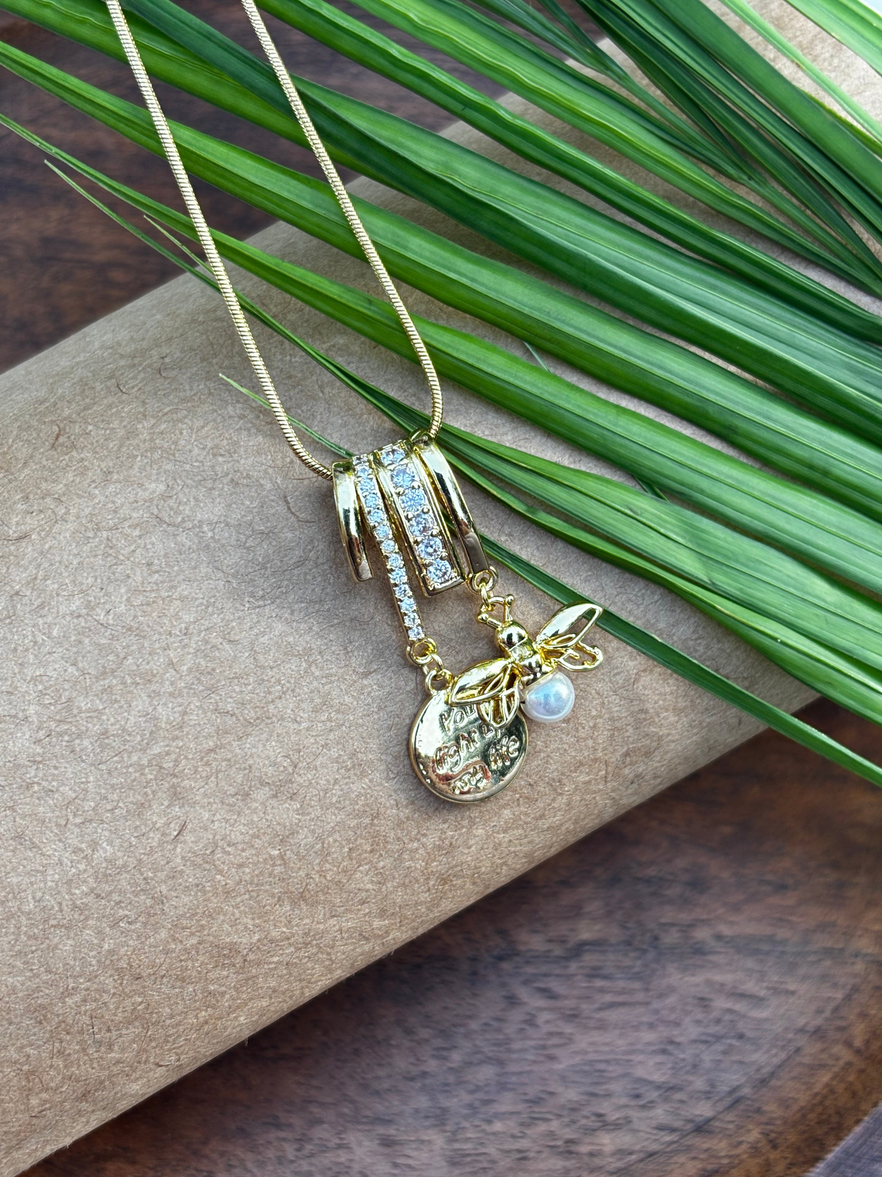 BEE CHARM PENDANT NECKLACE