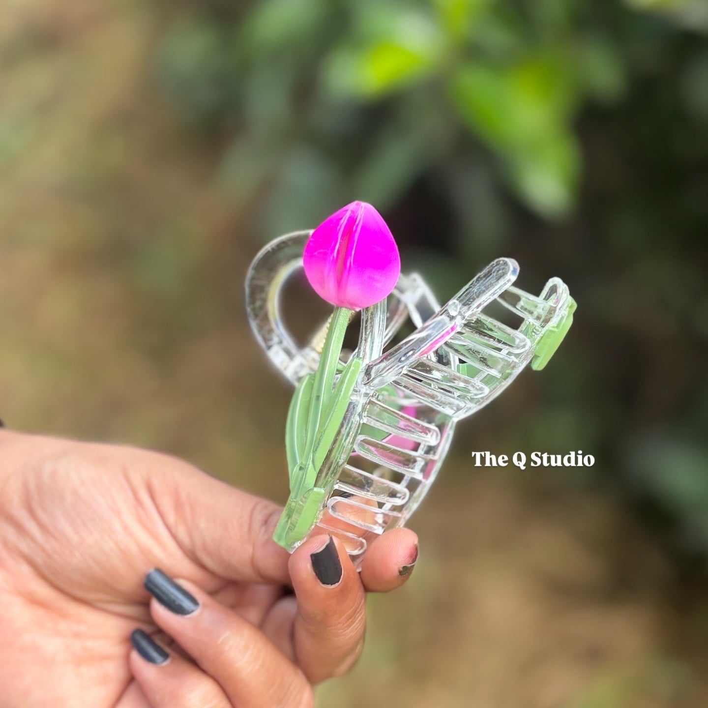 TULIP HAIR CLAW CLIP