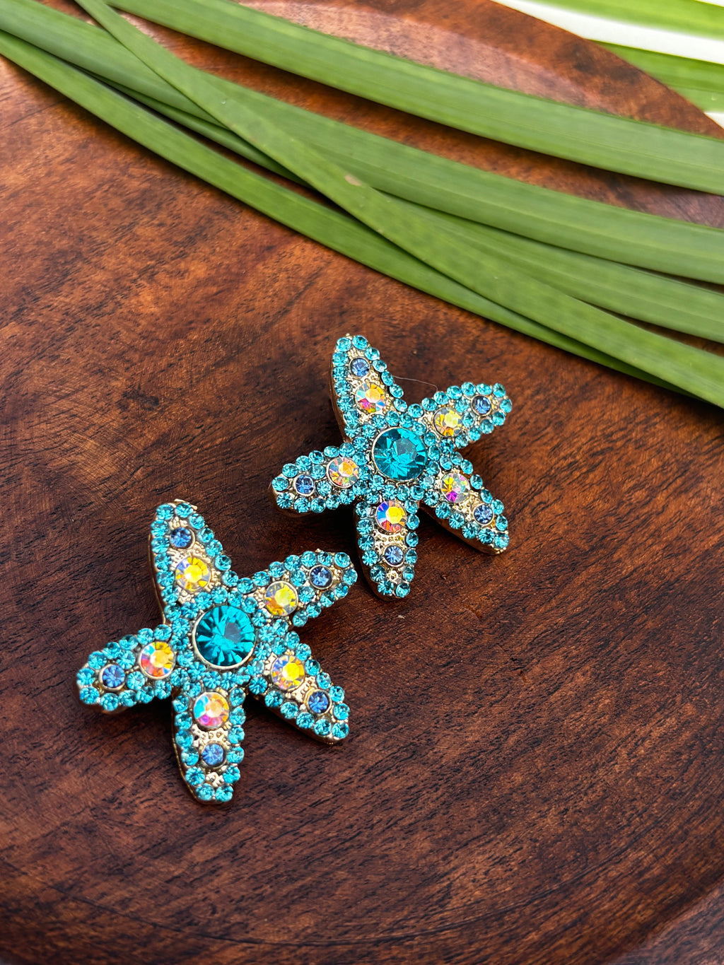 SNOWY STARFISH EARRING