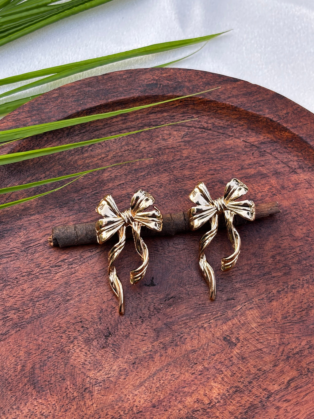 ANTITARNISH BOW EARRING