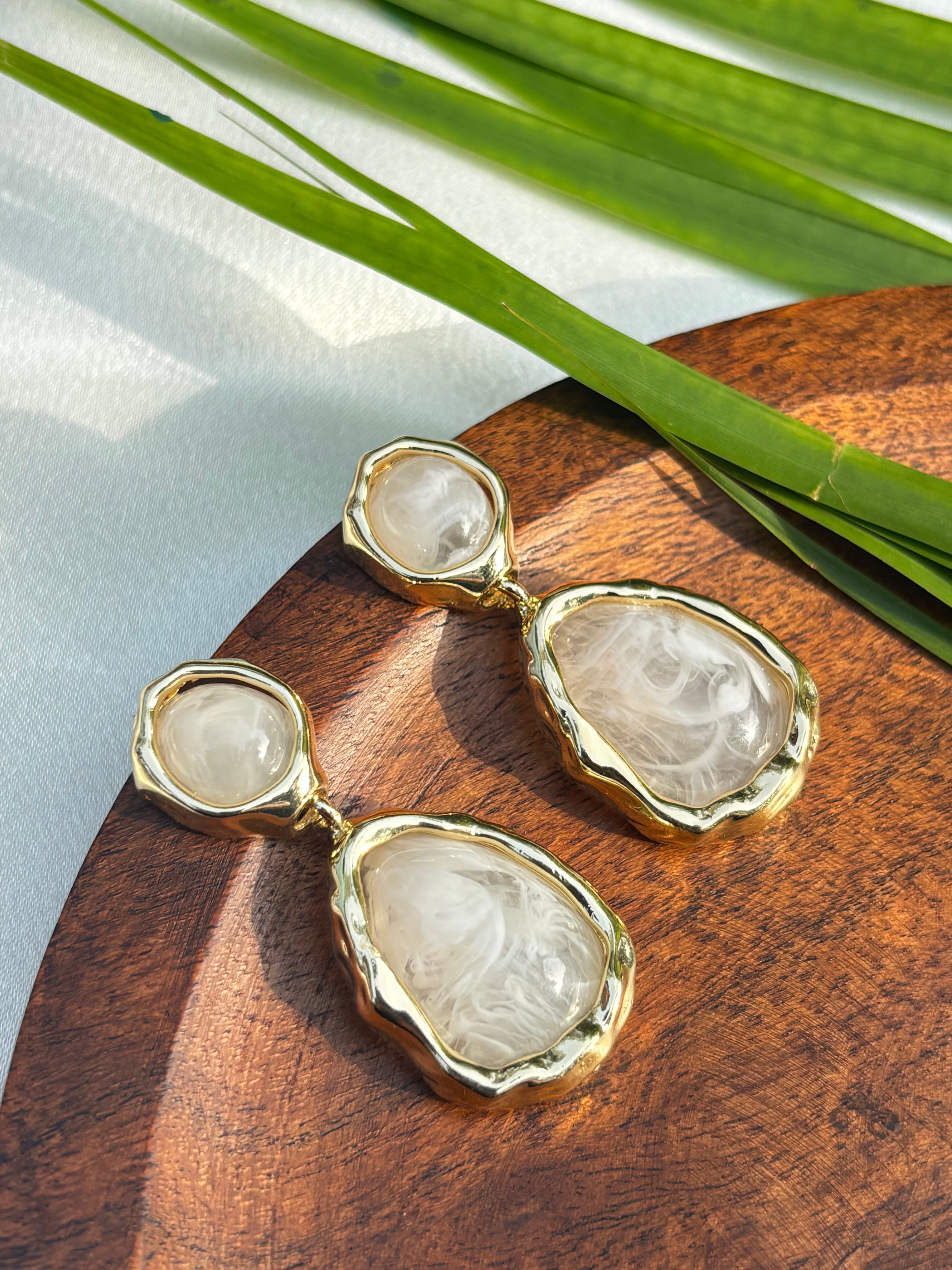 PEARL GLOW STATEMENT EARRING