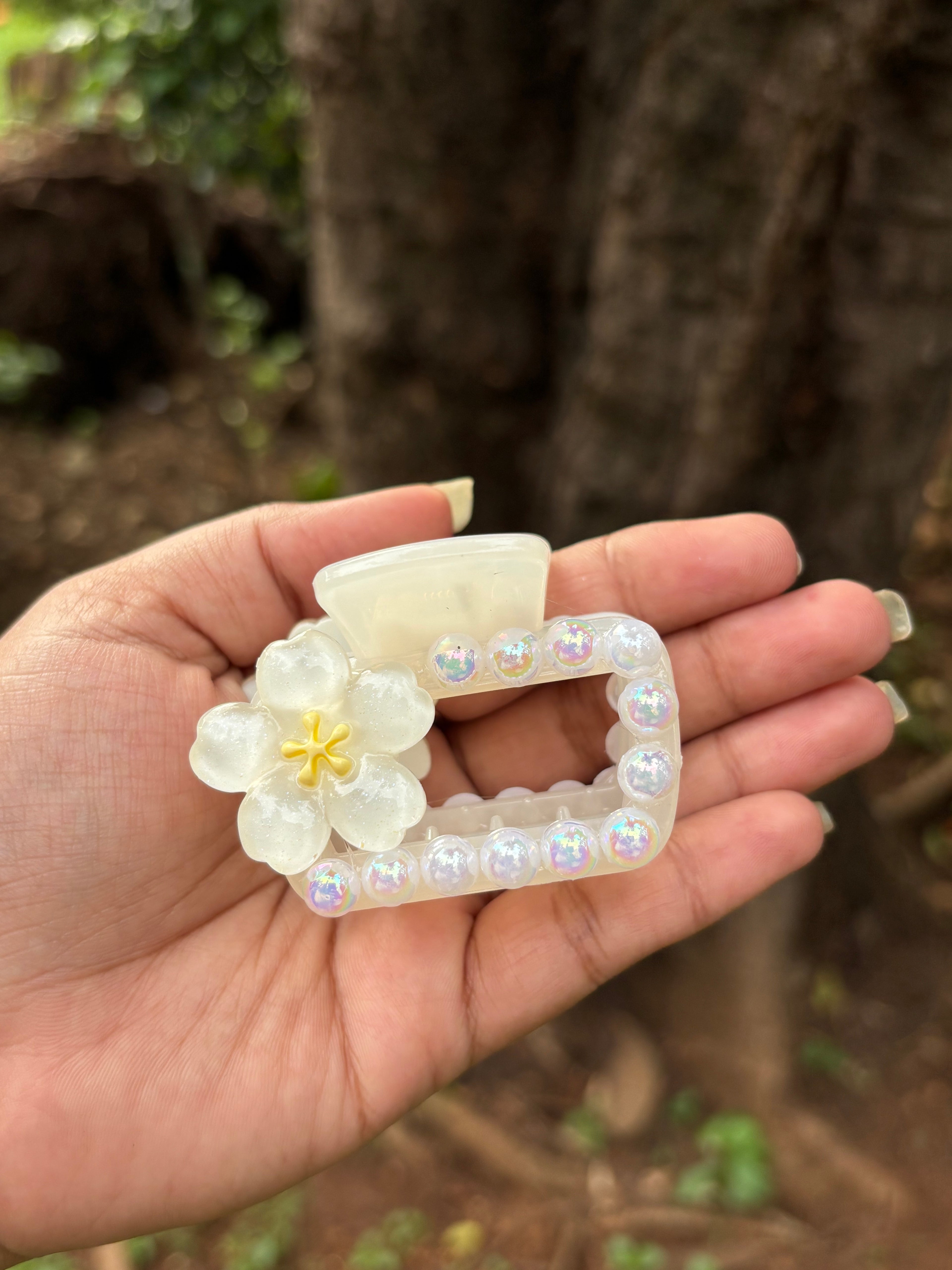 PEARL BLOSSOM HAIR CLAW CLIP