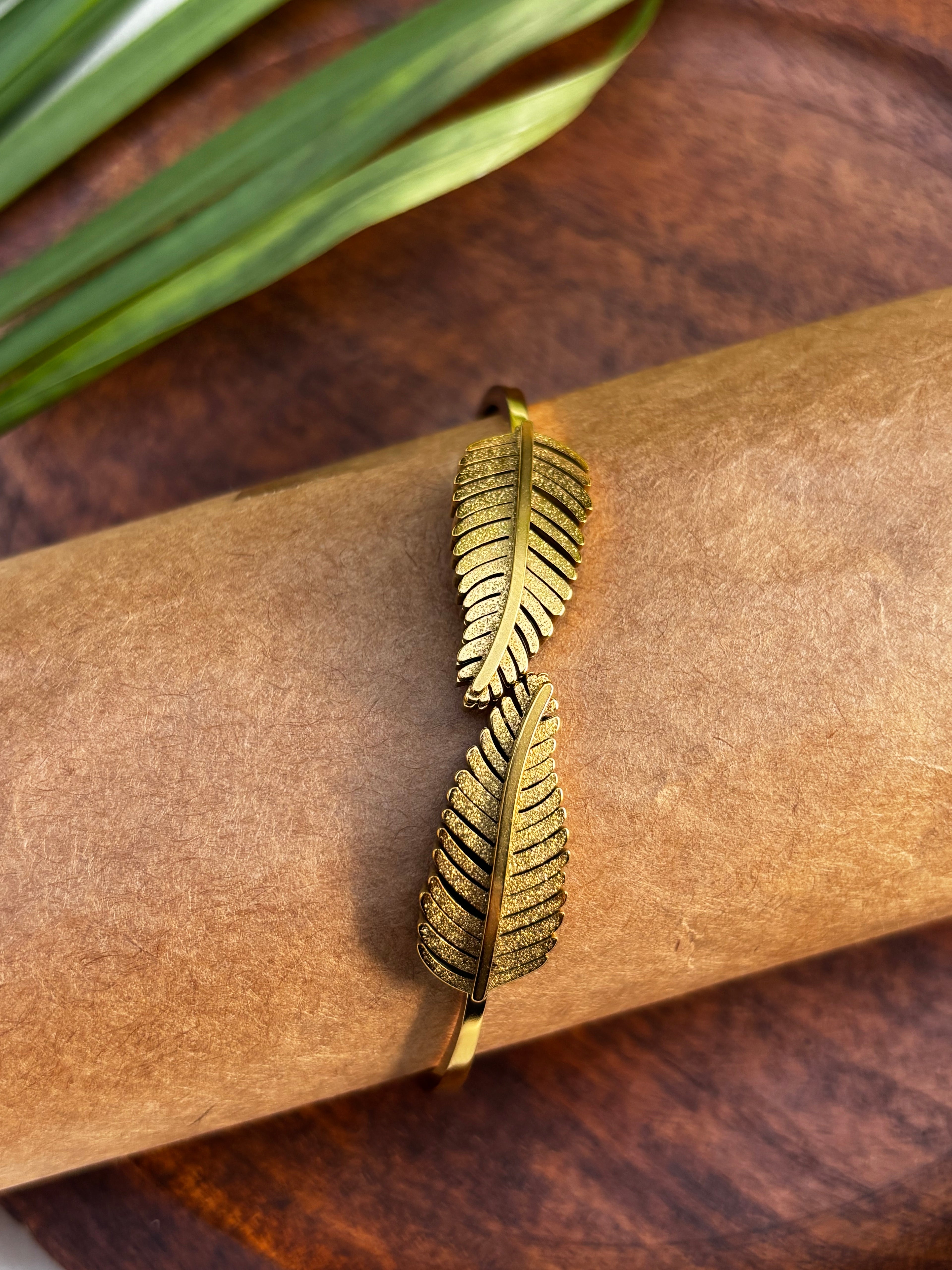 TWO LEAF DESIGN KADA