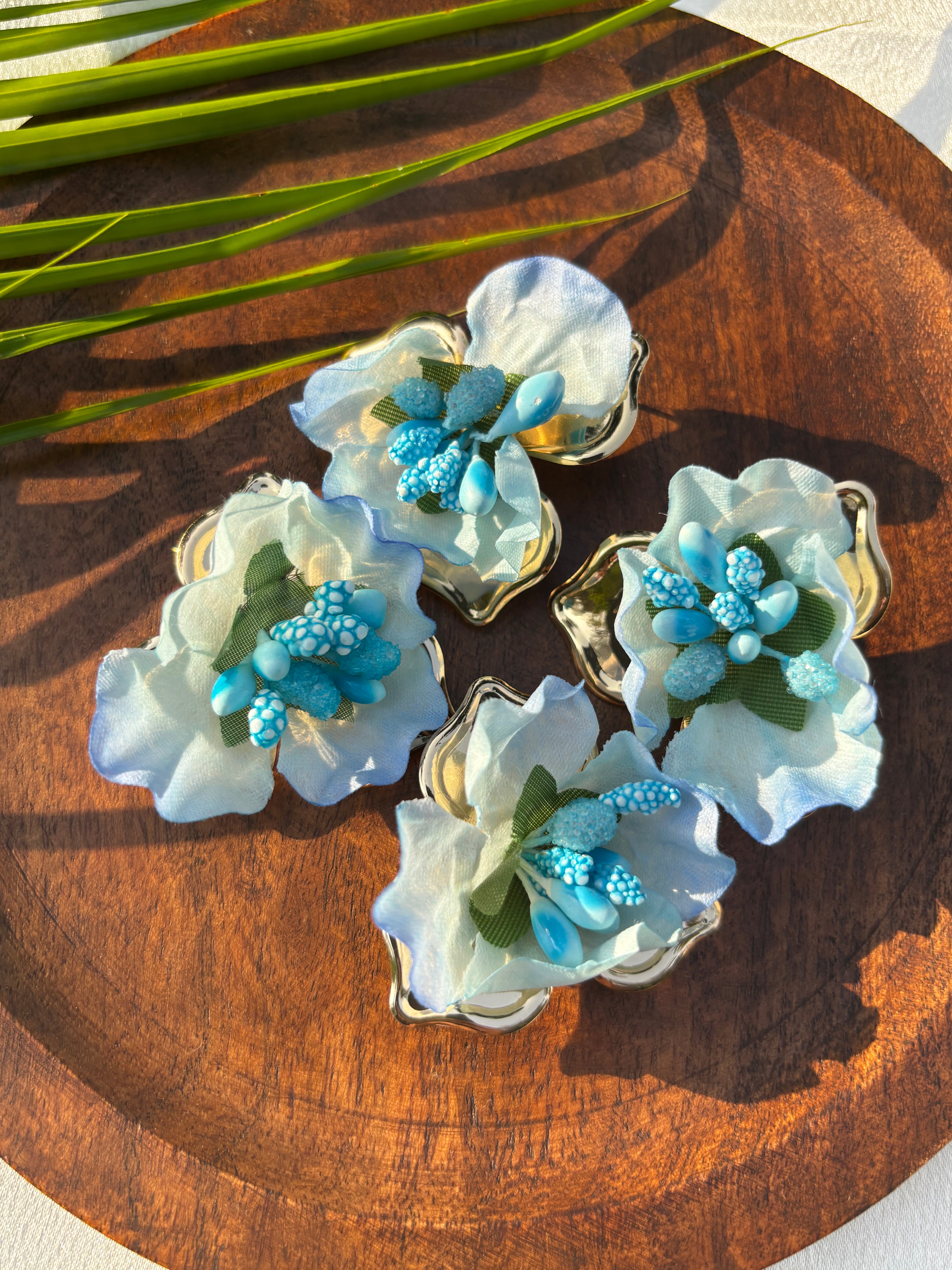 DELICATE PETAL EARRINGS