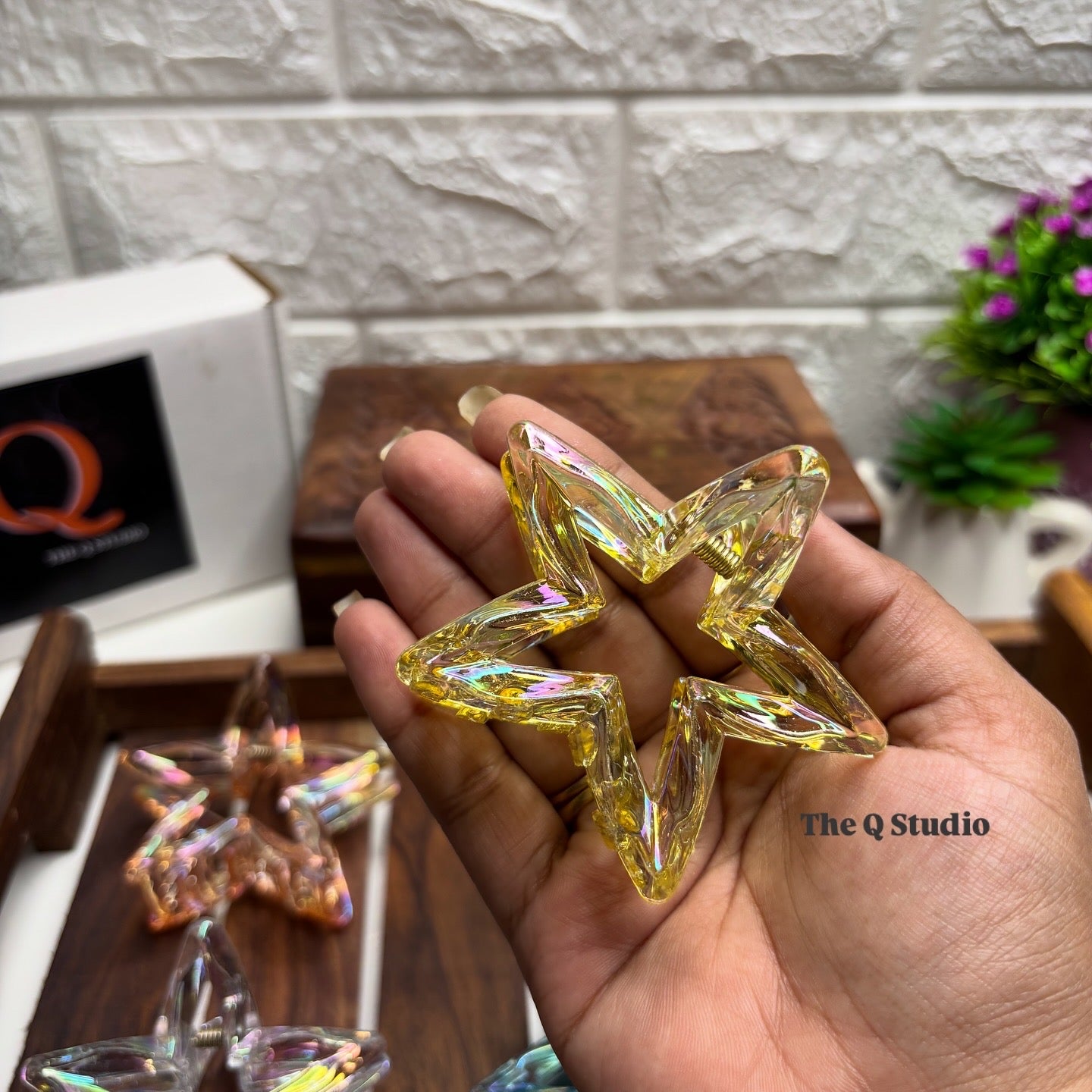 TWINKLE STAR HAIR CLAW CLIP