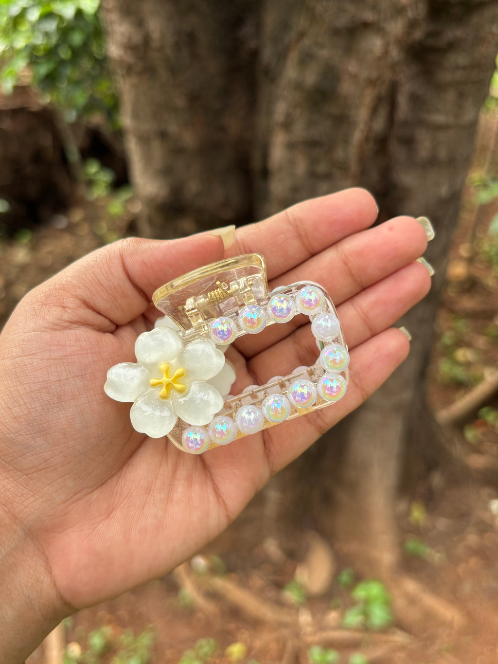 PEARL BLOSSOM HAIR CLAW CLIP
