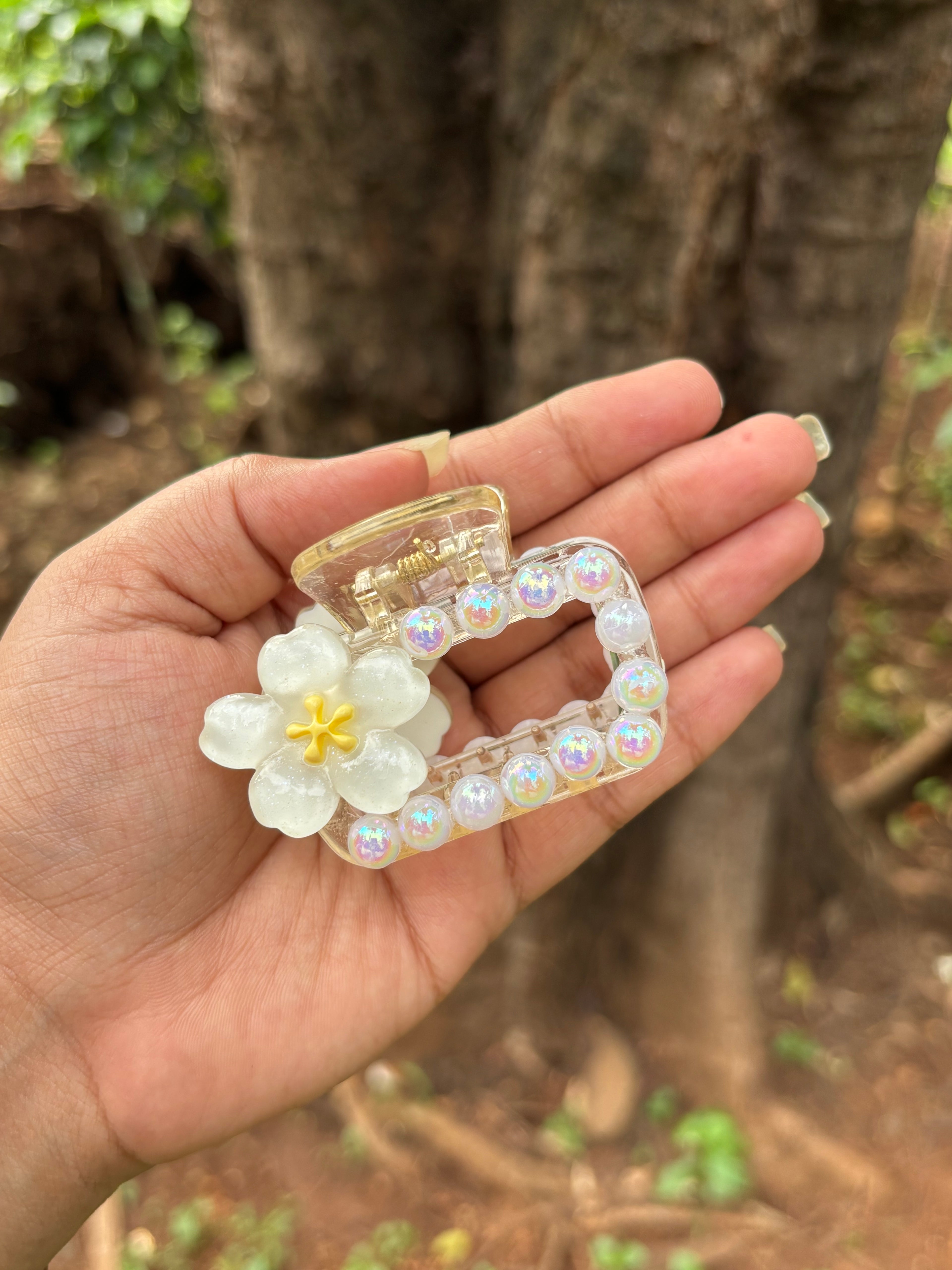 PEARL BLOSSOM HAIR CLAW CLIP
