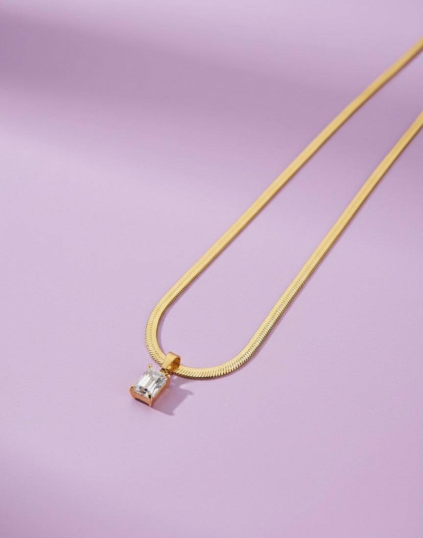 MINIMAL WHITE STONE ANTITANISH PENDANT NECKLACE