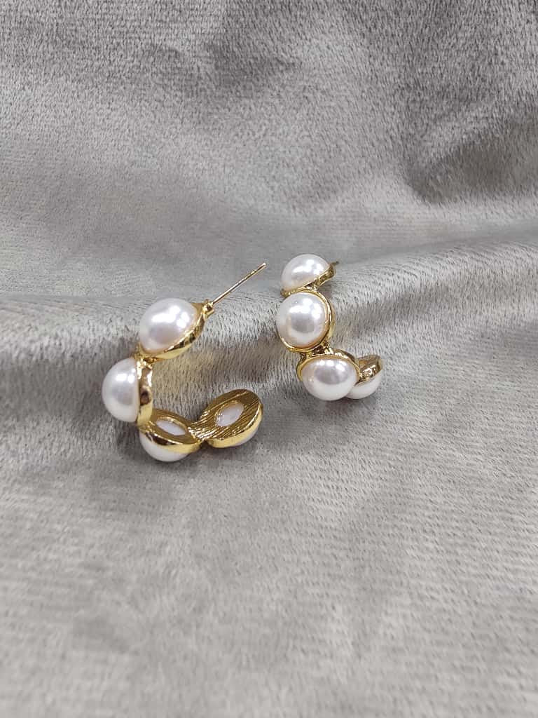 PEARL HALF HOOP EARRING