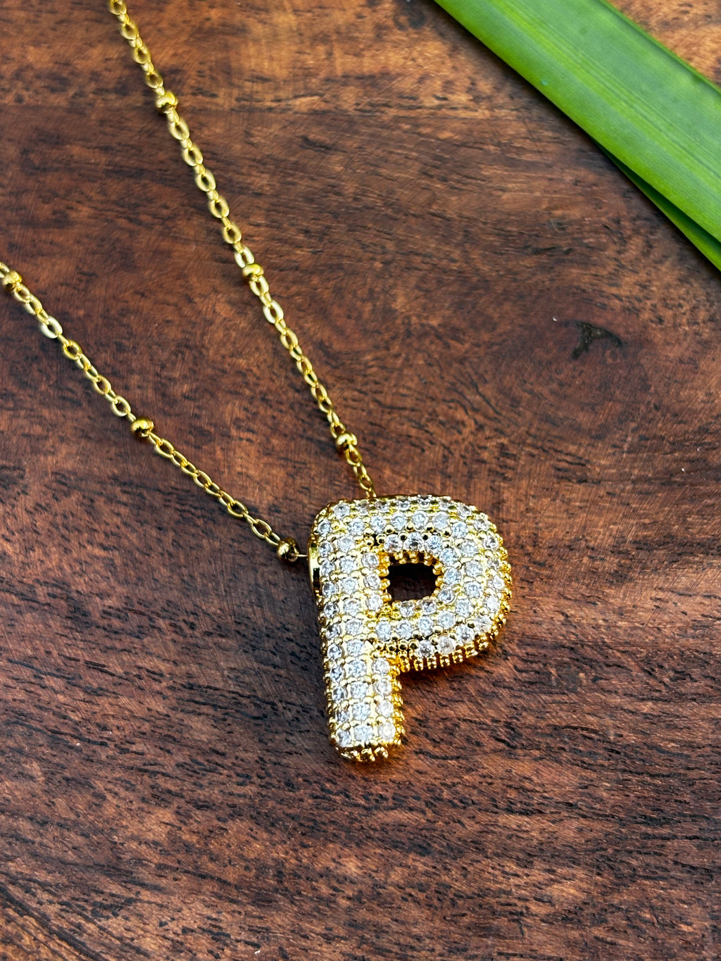 SINGLE ALPHABET DIAMOND PENDANT CHAIN NECKLACE
