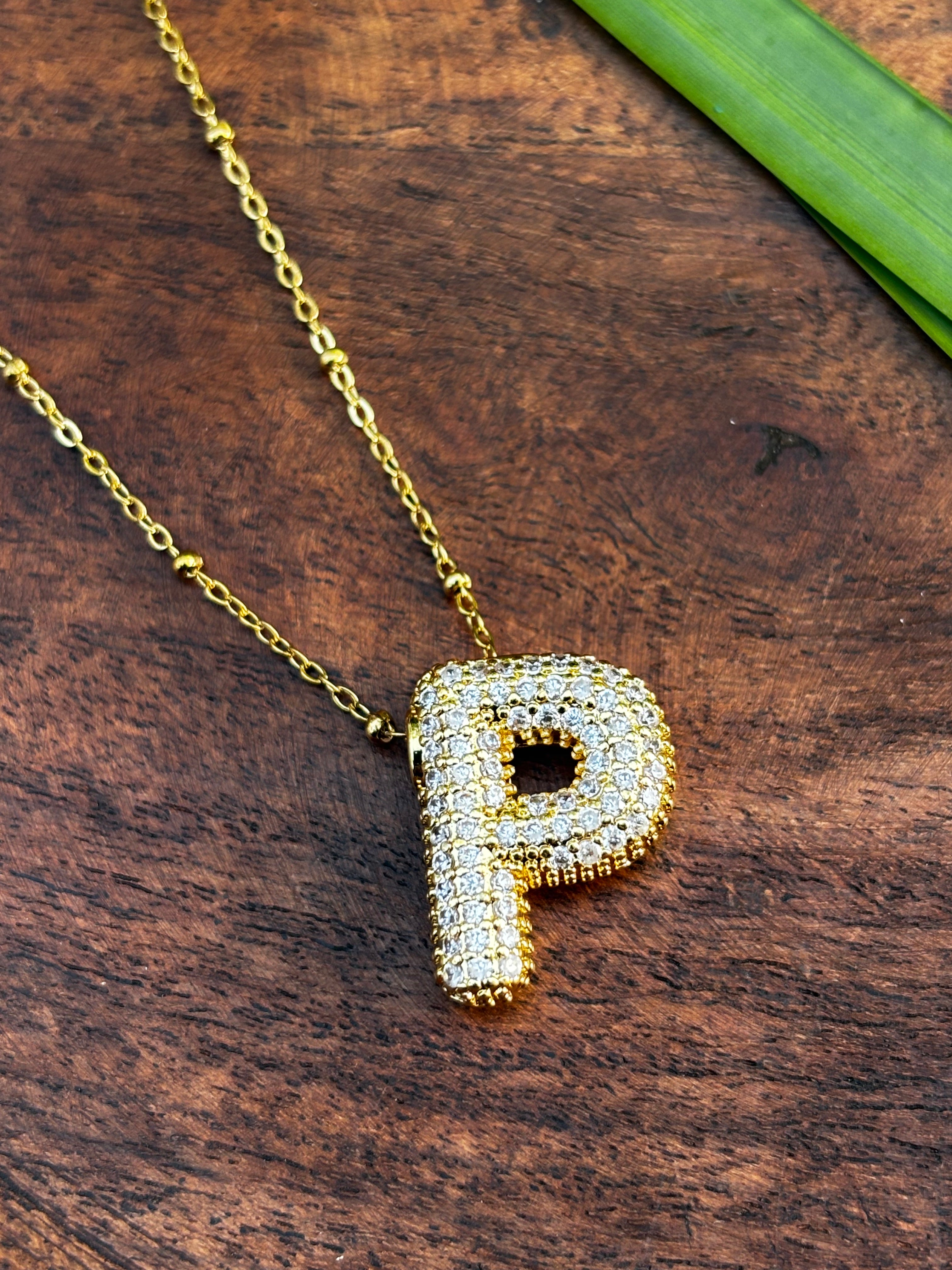 SINGLE ALPHABET DIAMOND PENDANT CHAIN NECKLACE