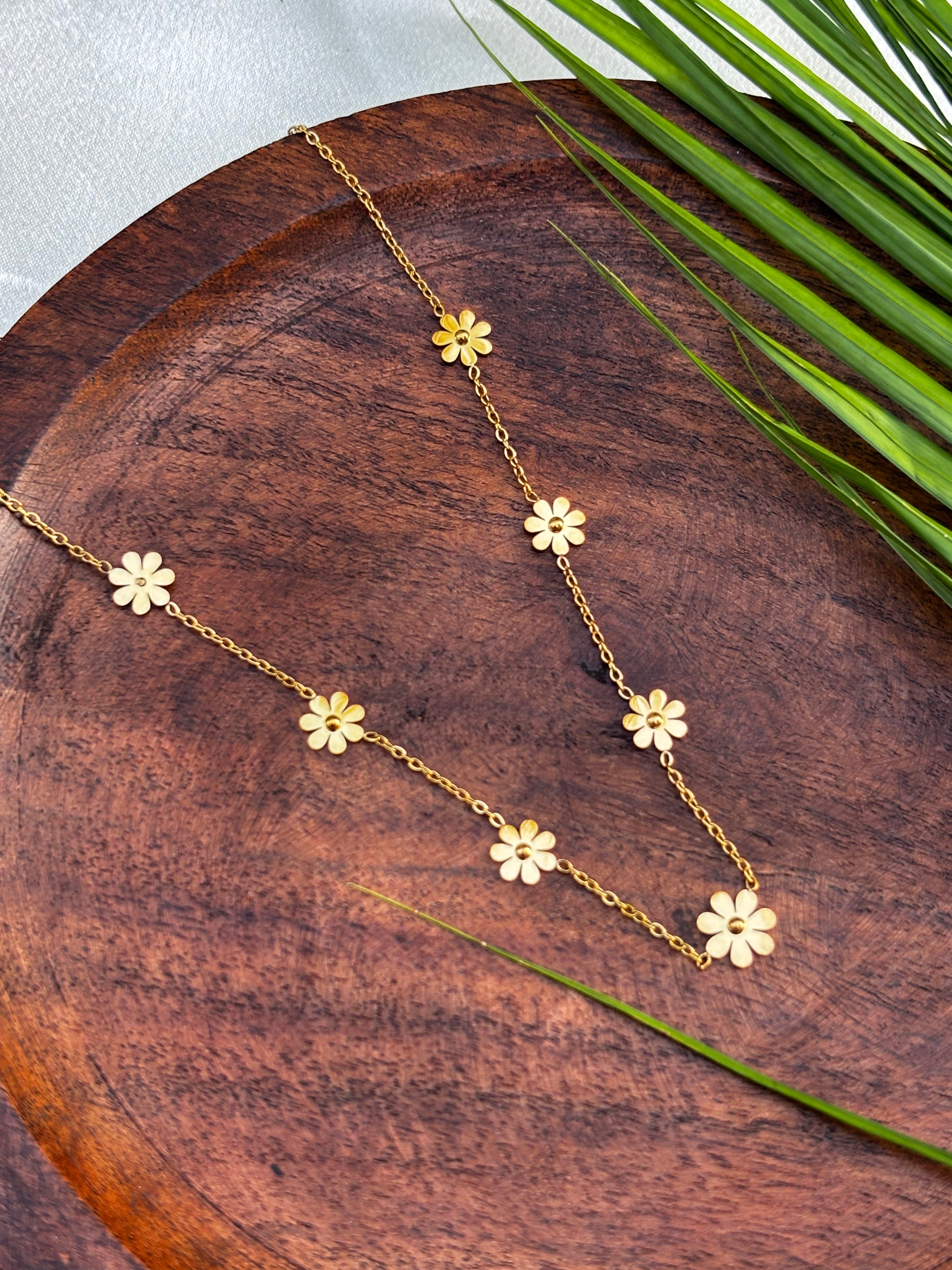 DAISY FLOWER CHAIN NECKLACE