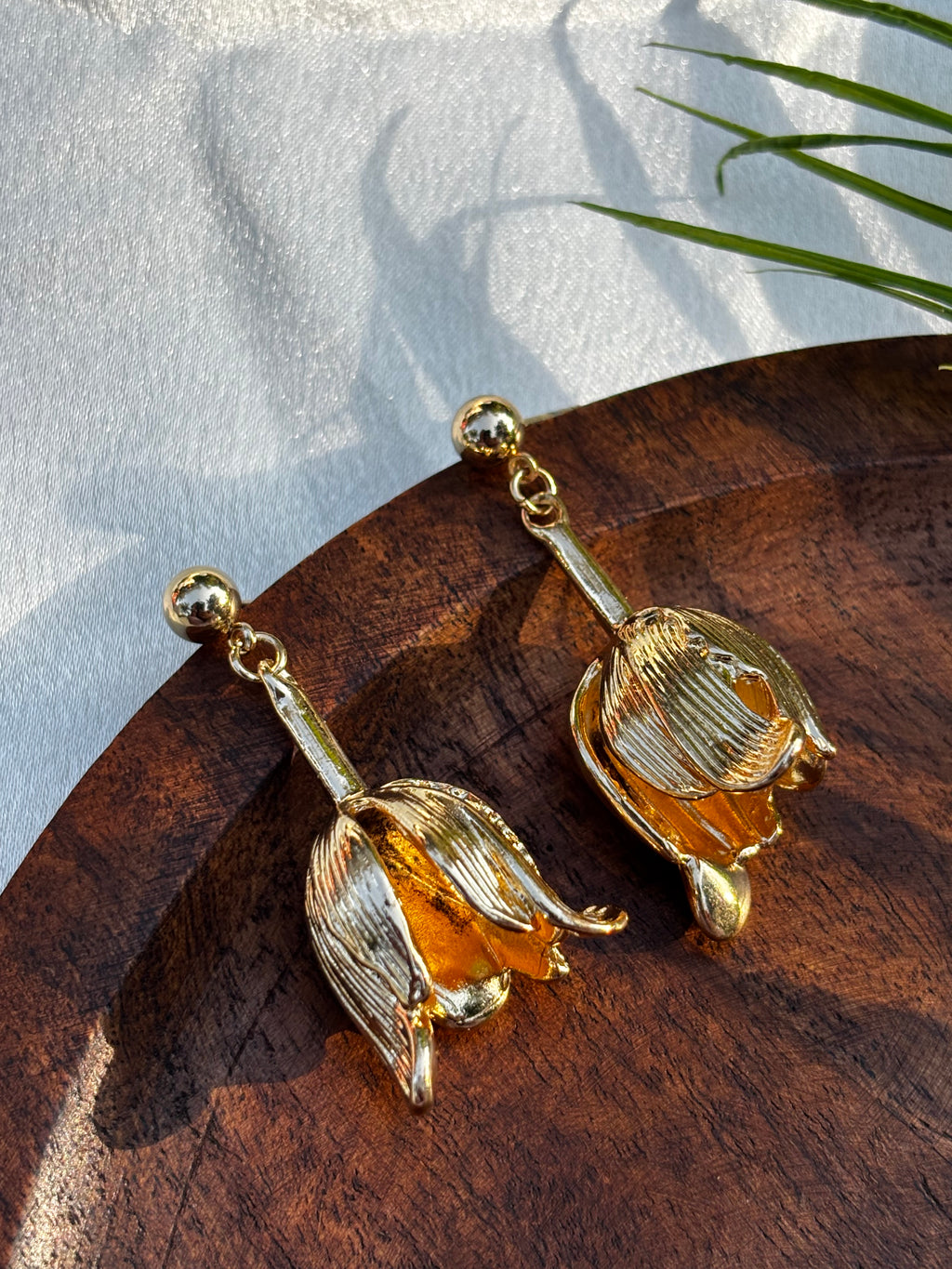 ANTITARNISH TULIP EARRING