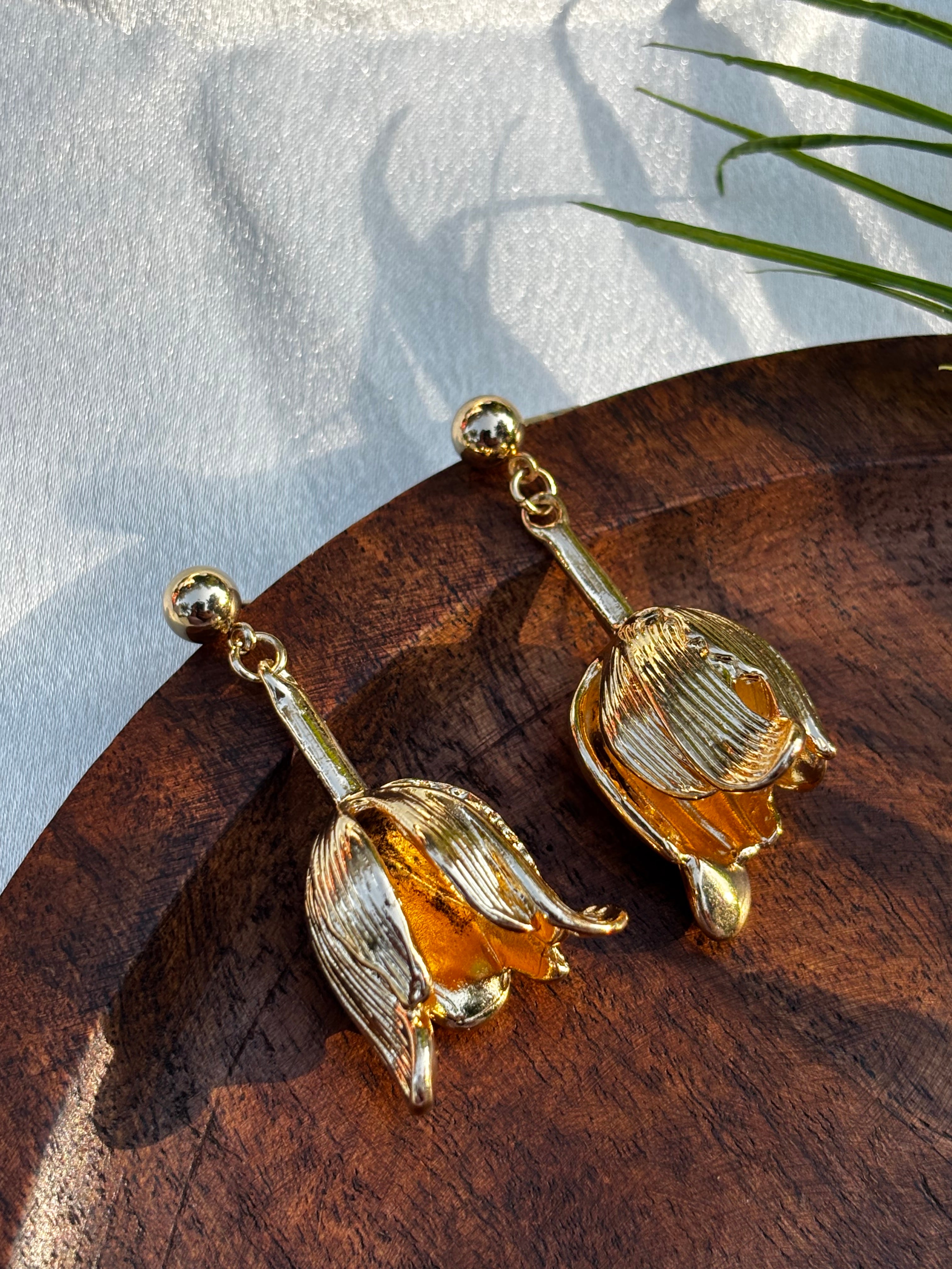 ANTITARNISH TULIP EARRING
