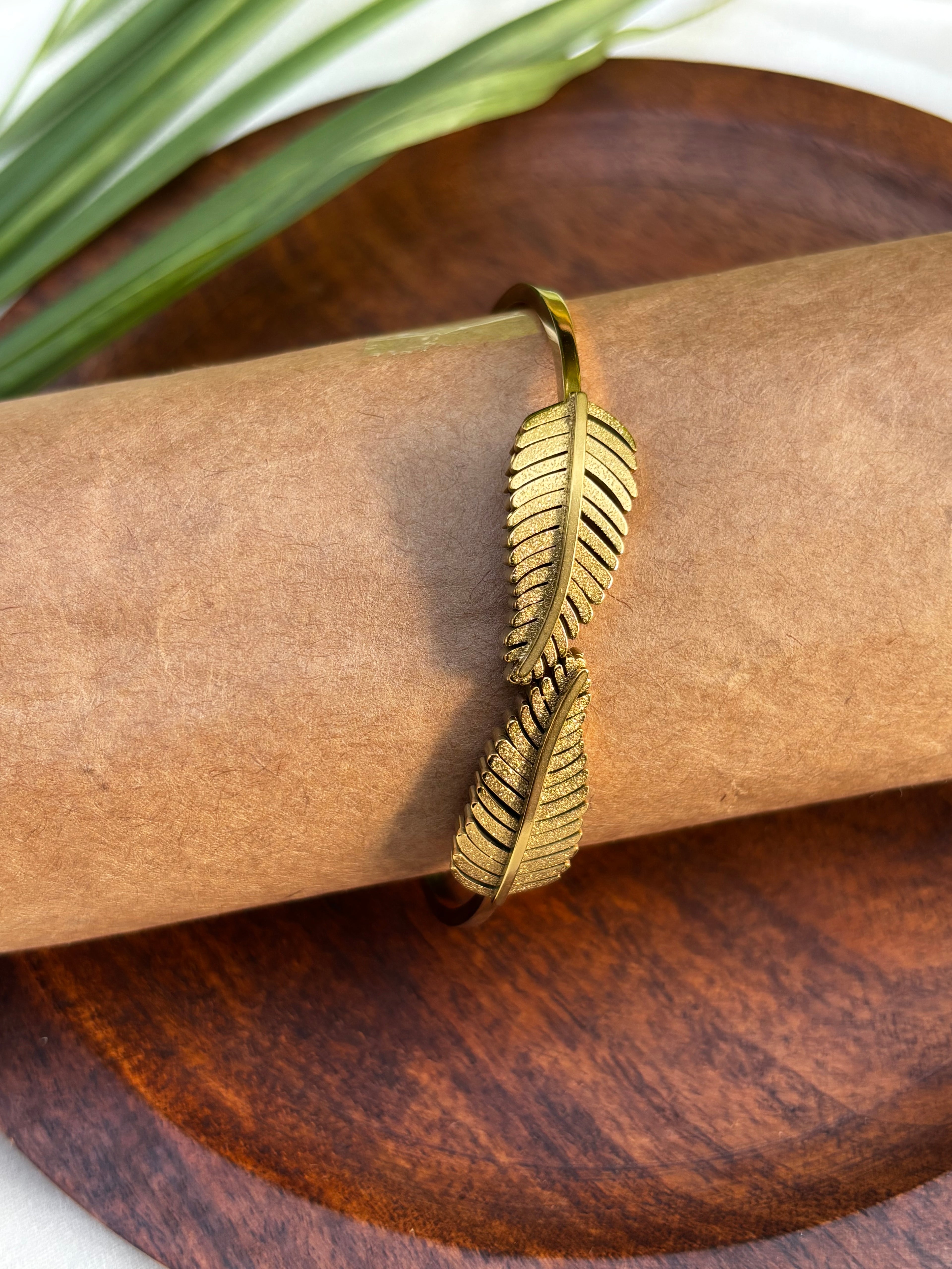 TWO LEAF DESIGN KADA