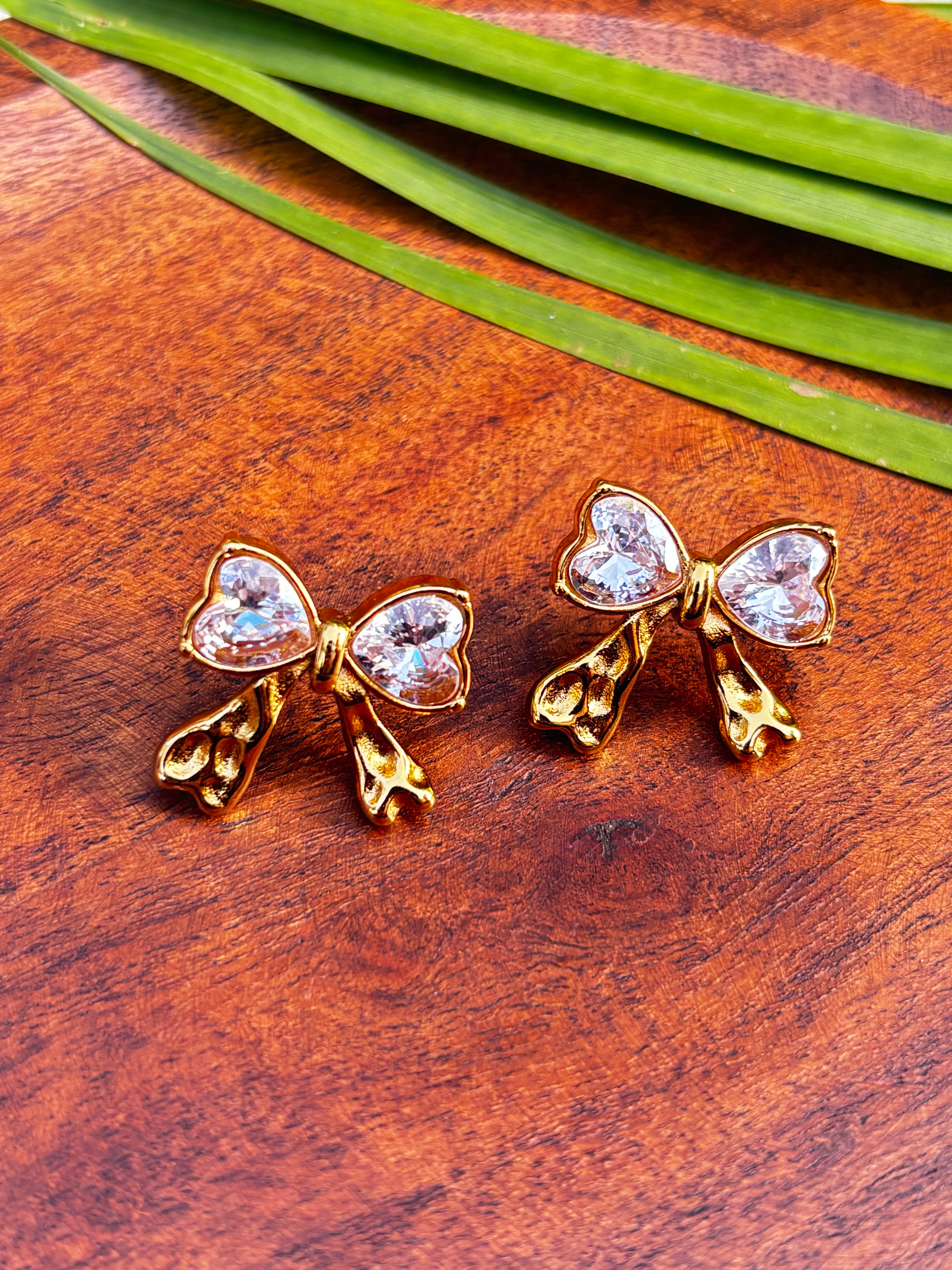 ANTITARNISH AD BOW EARRING