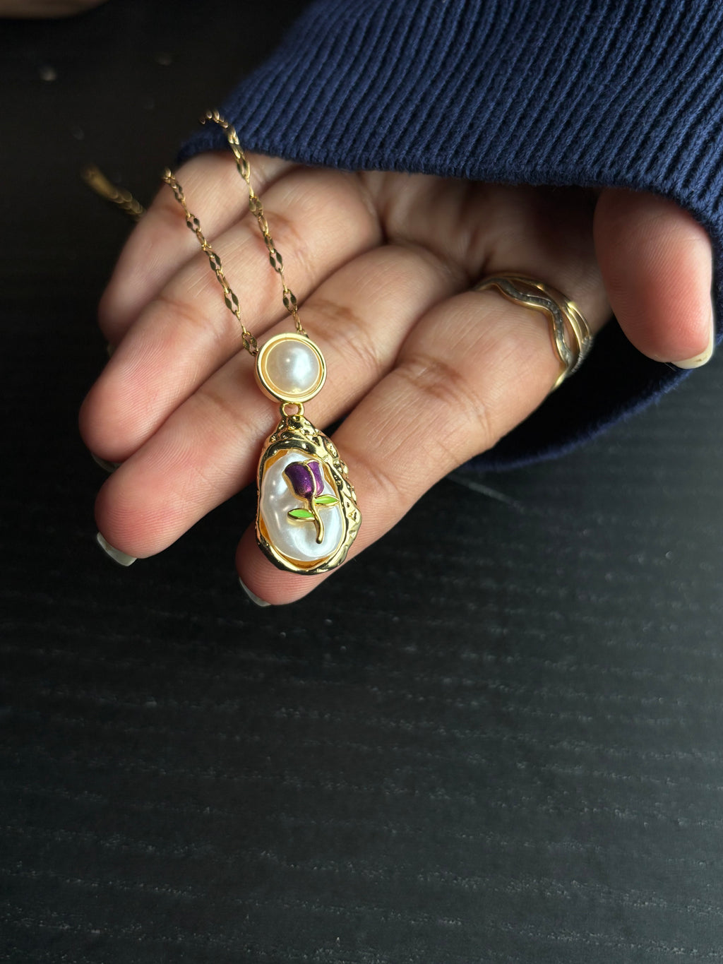 TULIP PENDANT NECKLACE