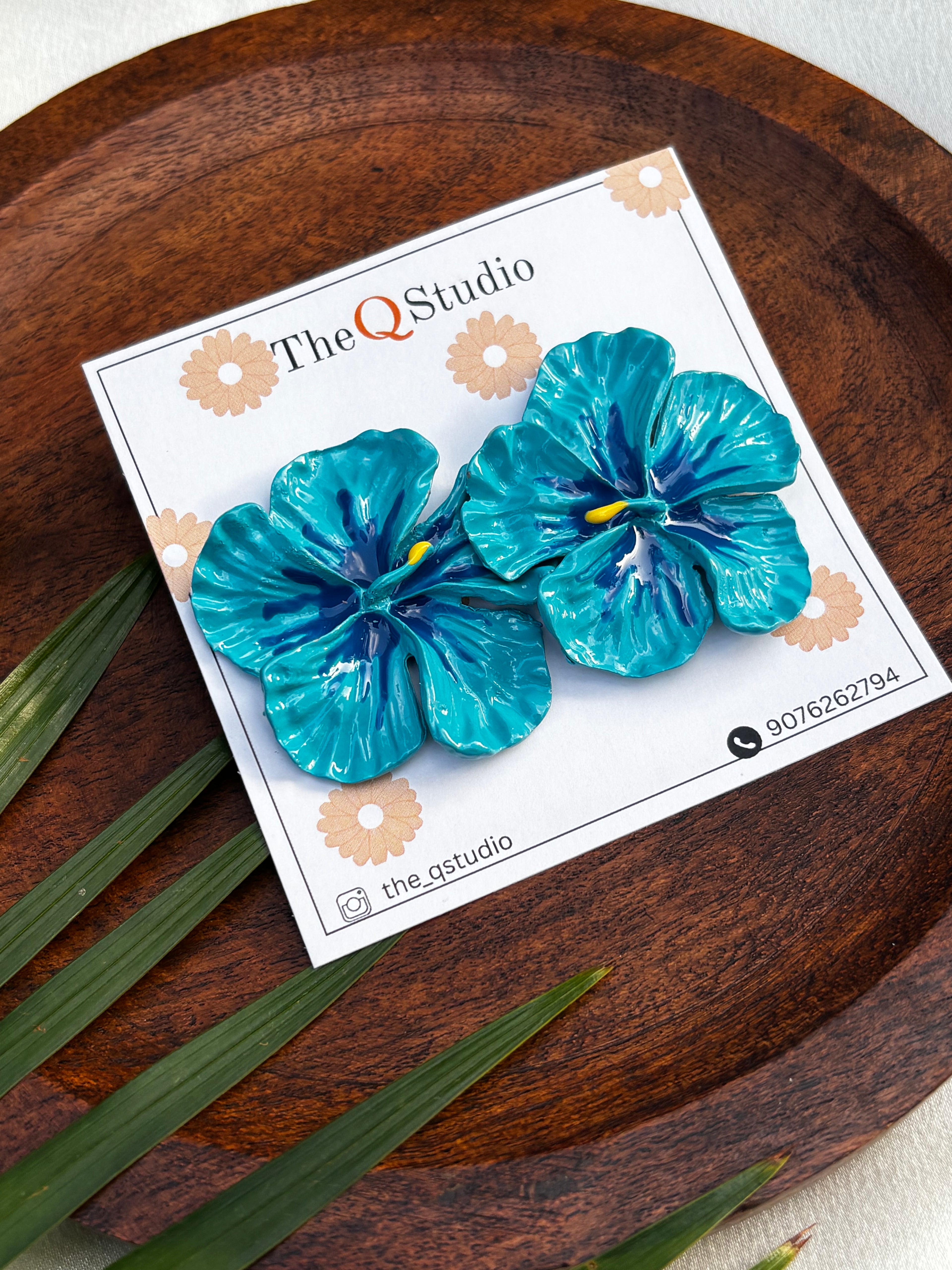 HIBISCUS PETAL DROPS