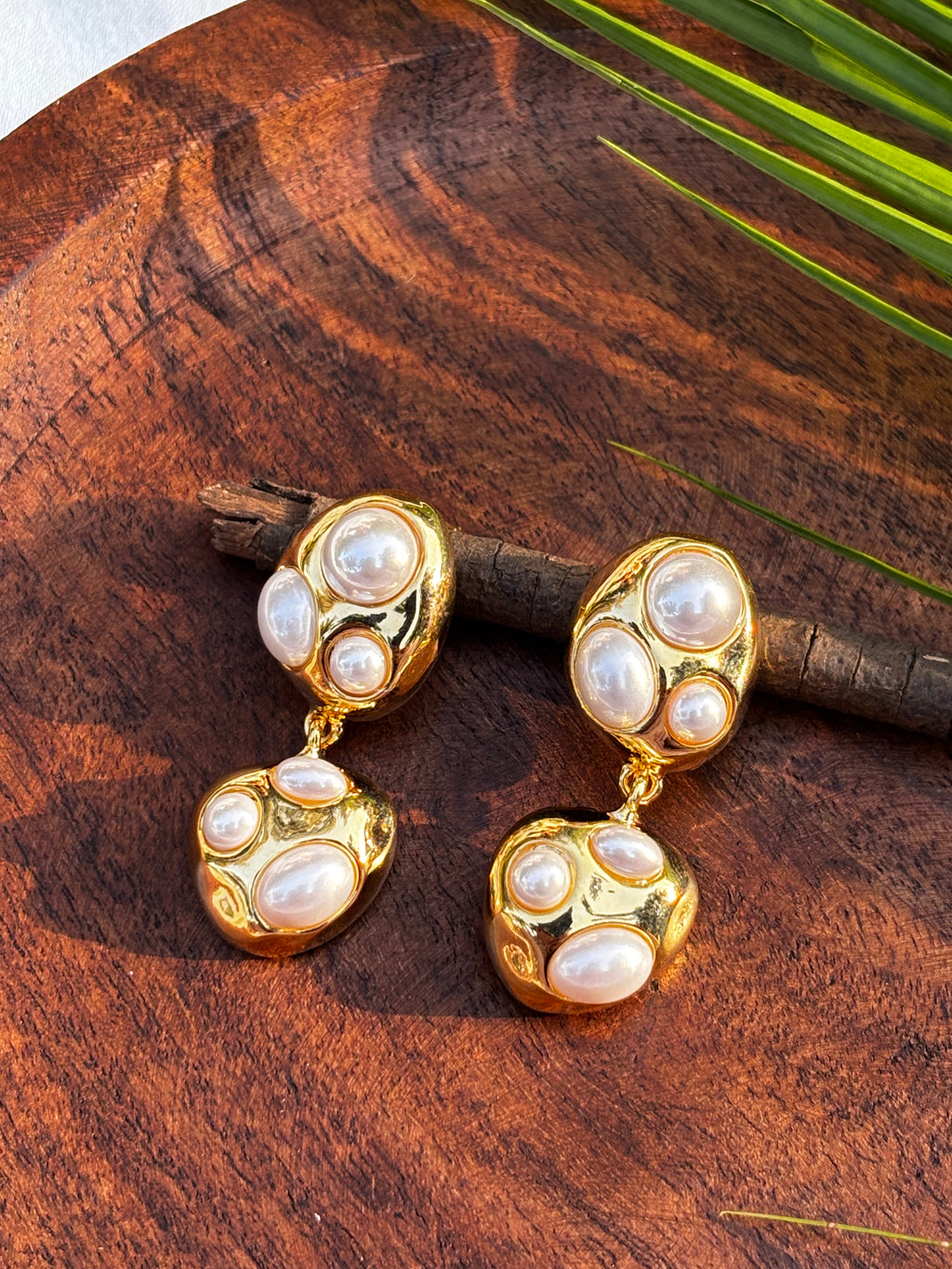 STRUCTRED GLOW EARRING