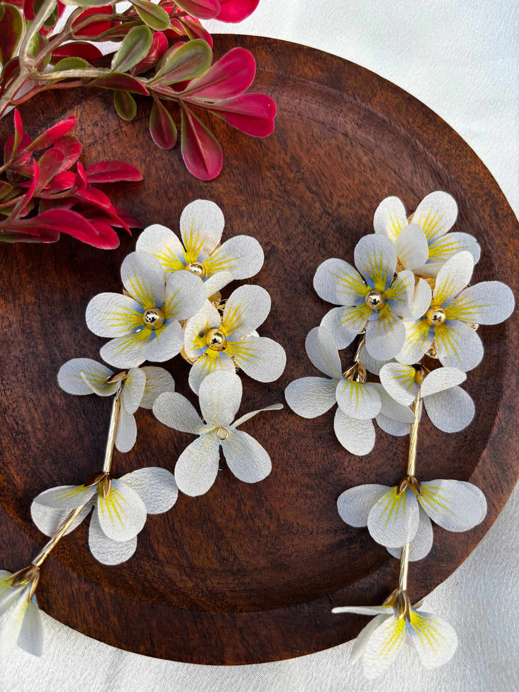 BOUQUET GLOW EARRING