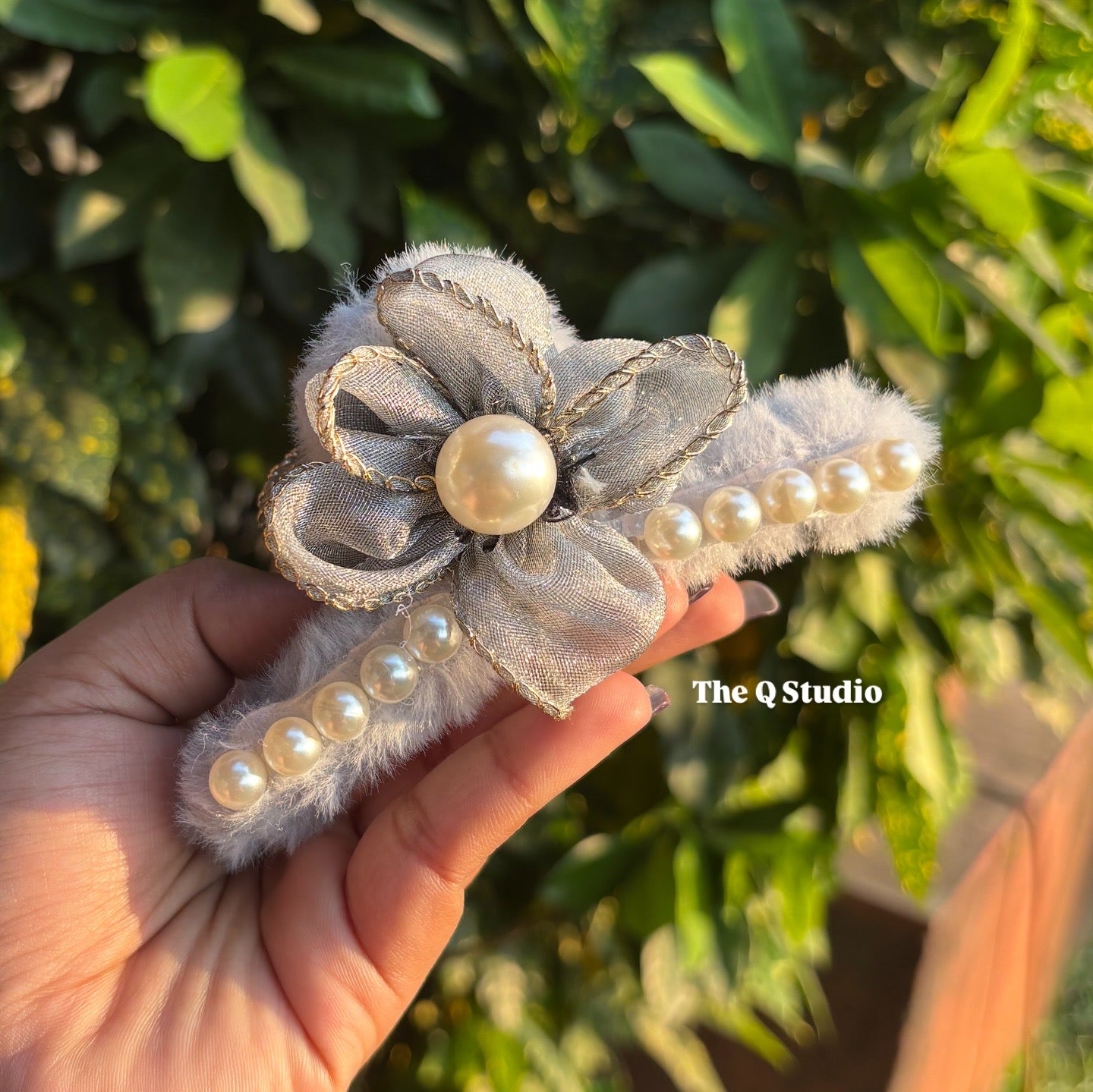 VELVET PEARL FLOWER HAIR CLAW CLIP