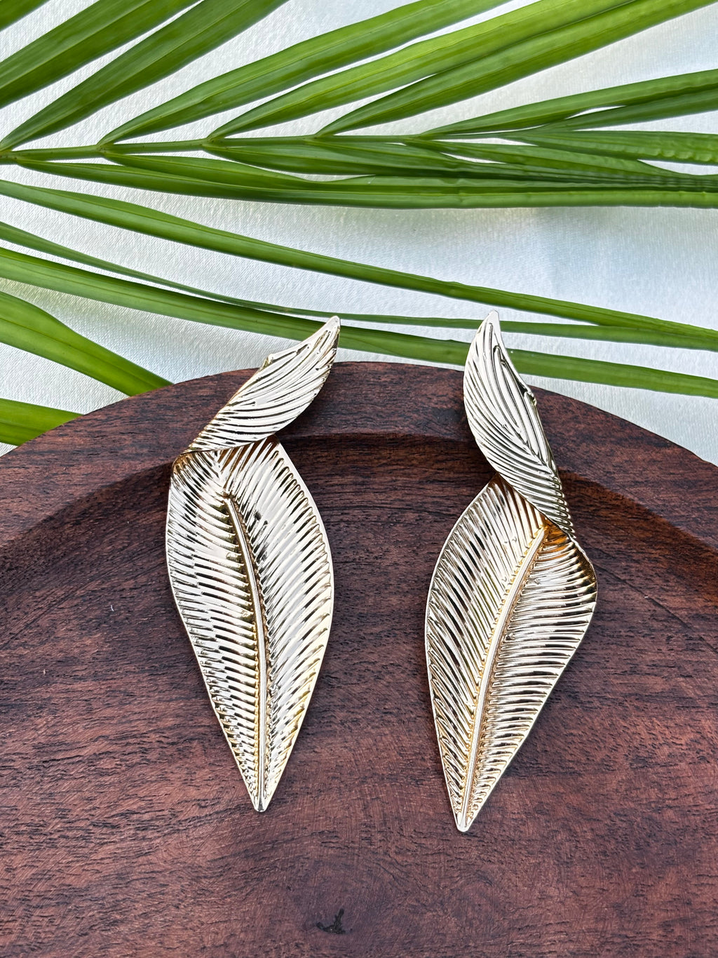 ANTITARNISH FOLDED LEAF EARRING