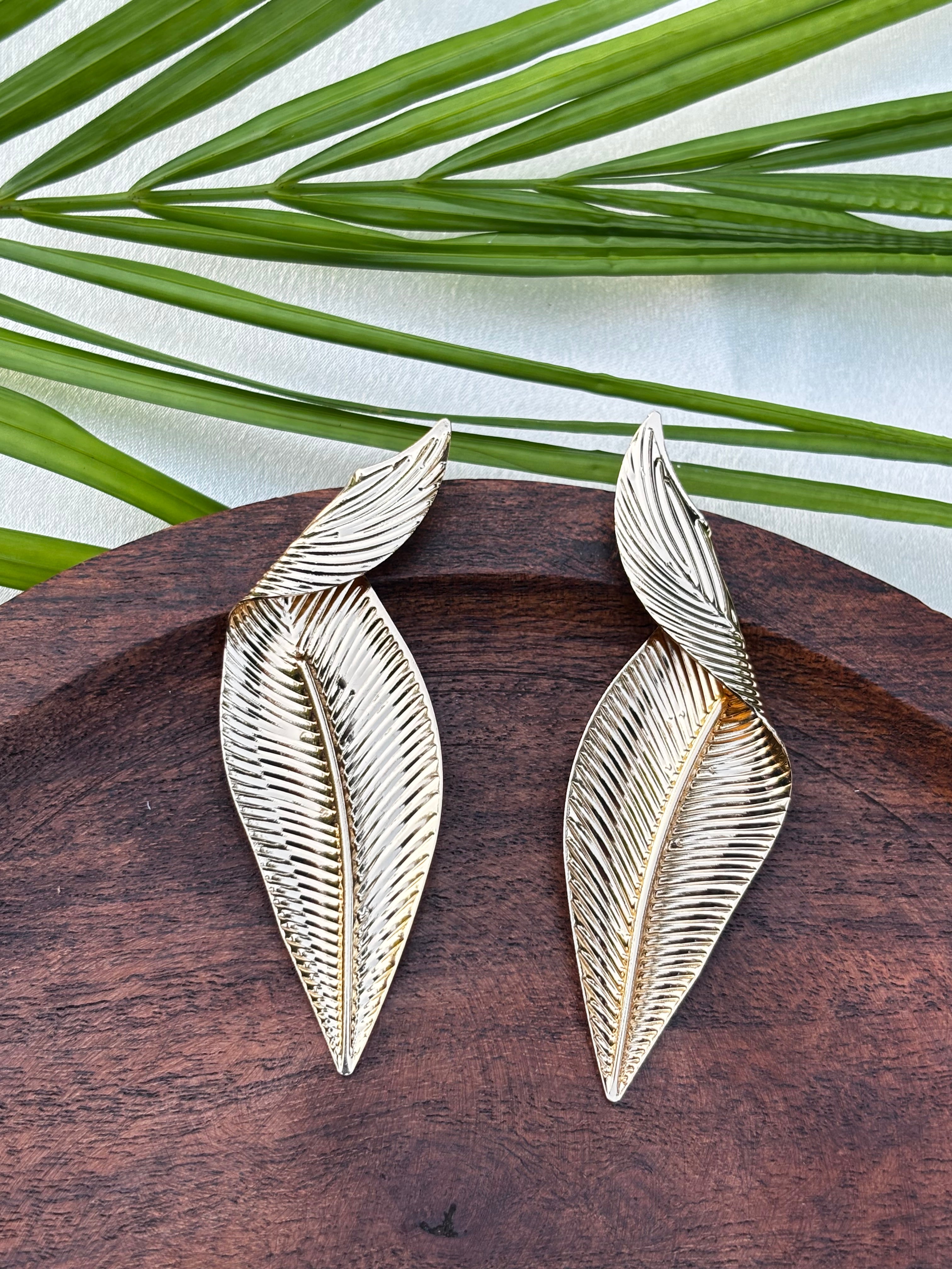 ANTITARNISH FOLDED LEAF EARRING
