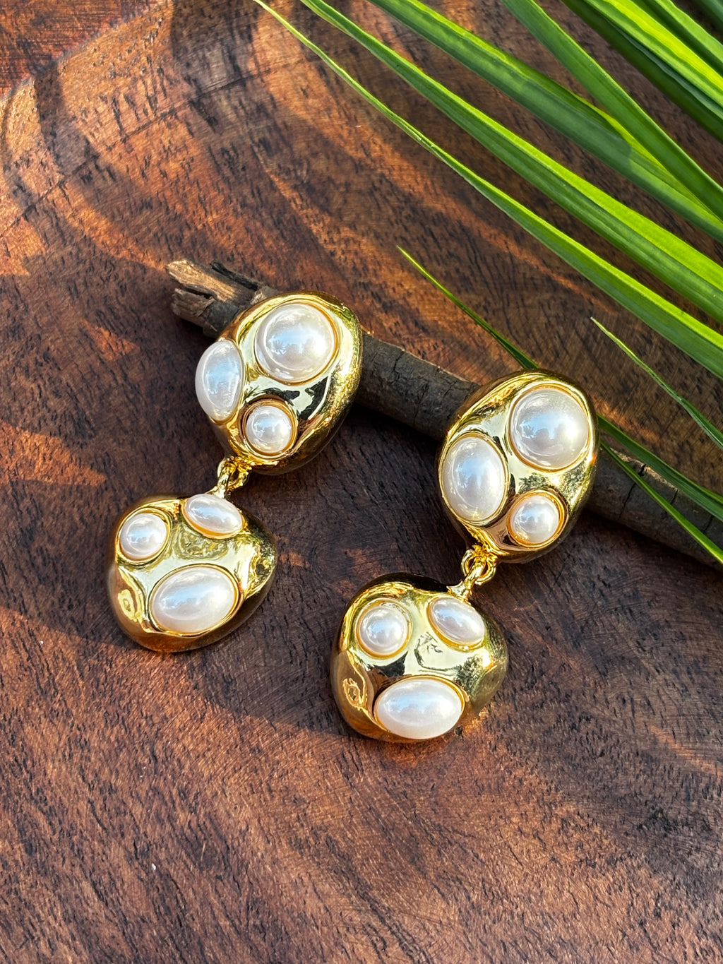 STRUCTRED GLOW EARRING