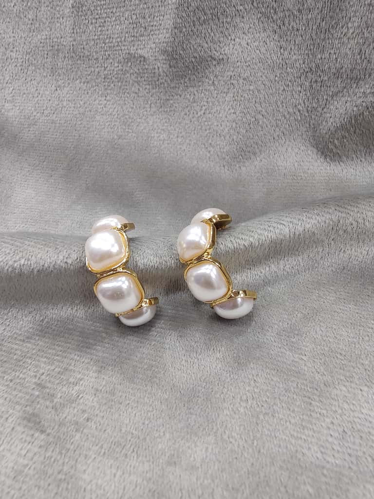 PEARL HALF HOOP EARRING