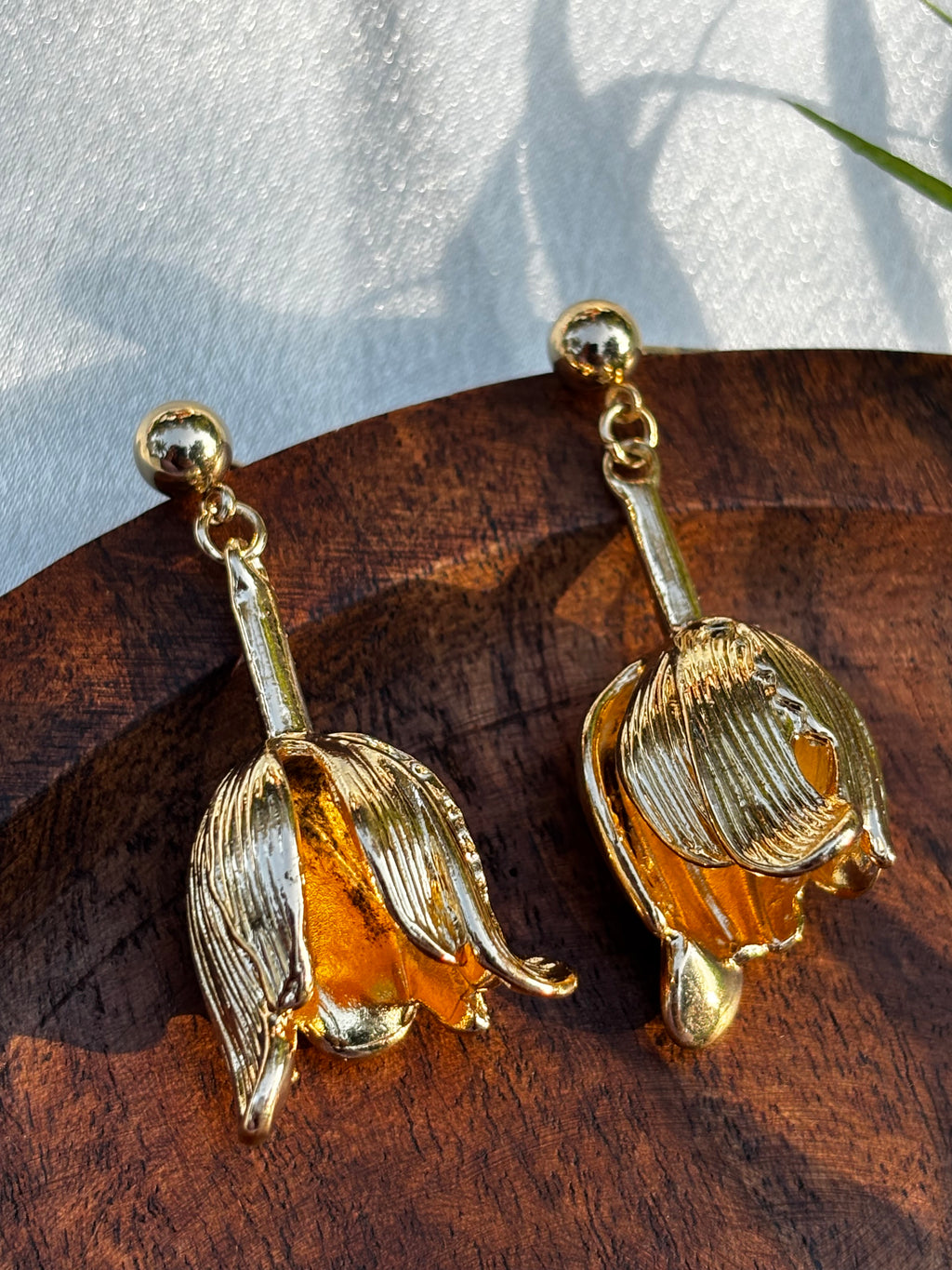 ANTITARNISH TULIP EARRING