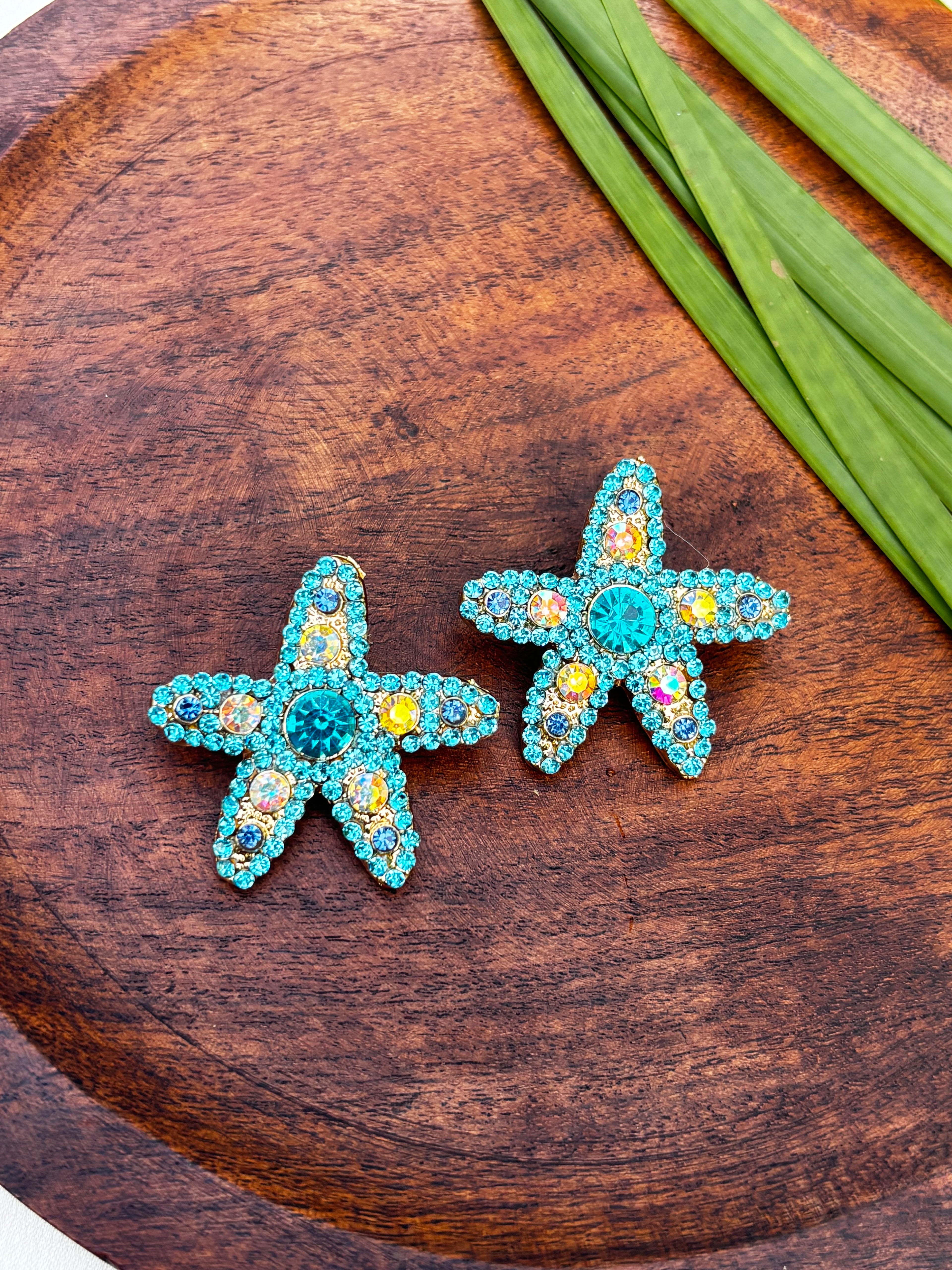 SNOWY STARFISH EARRING