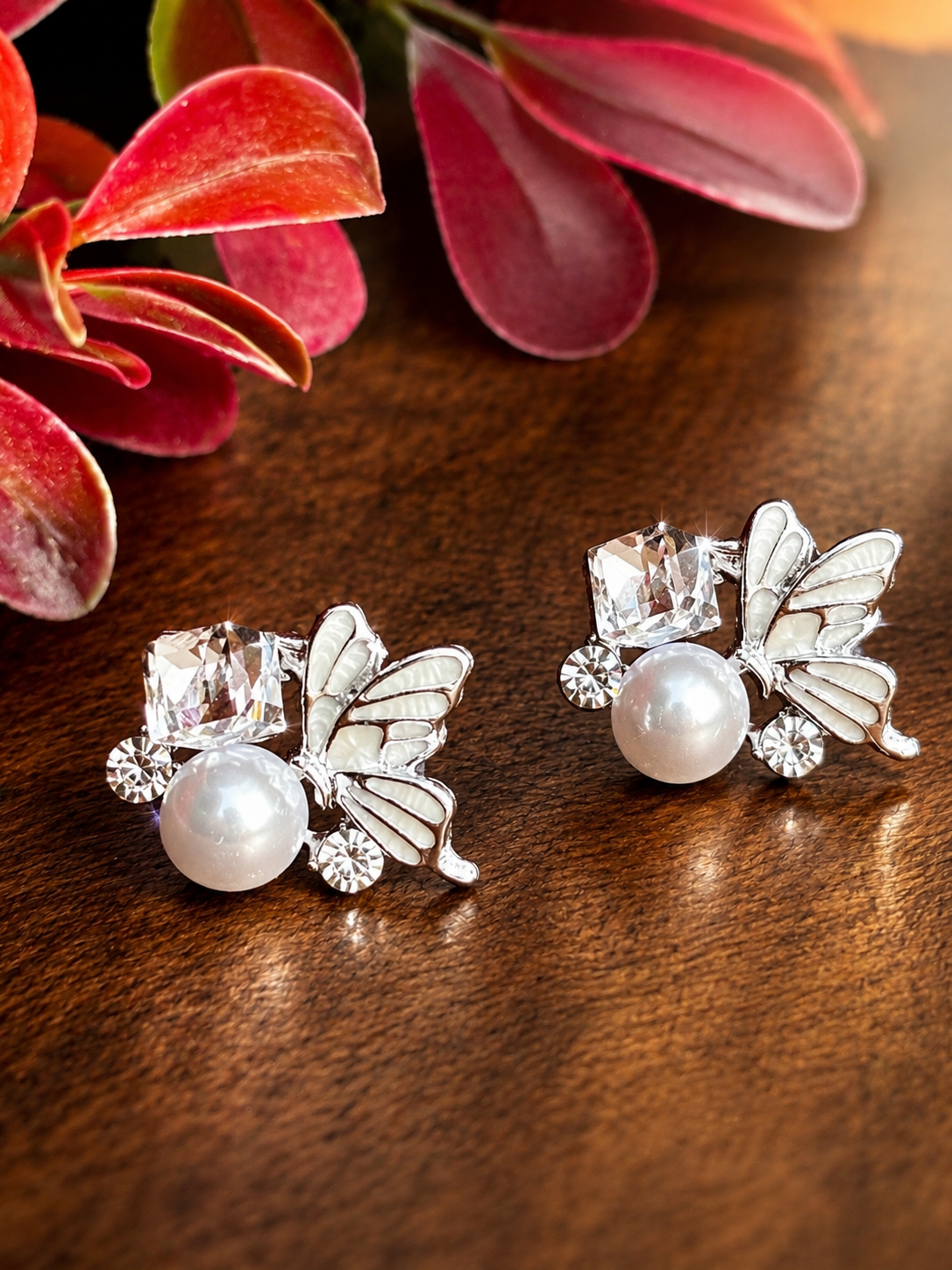 HANA FLUTTER EARRING