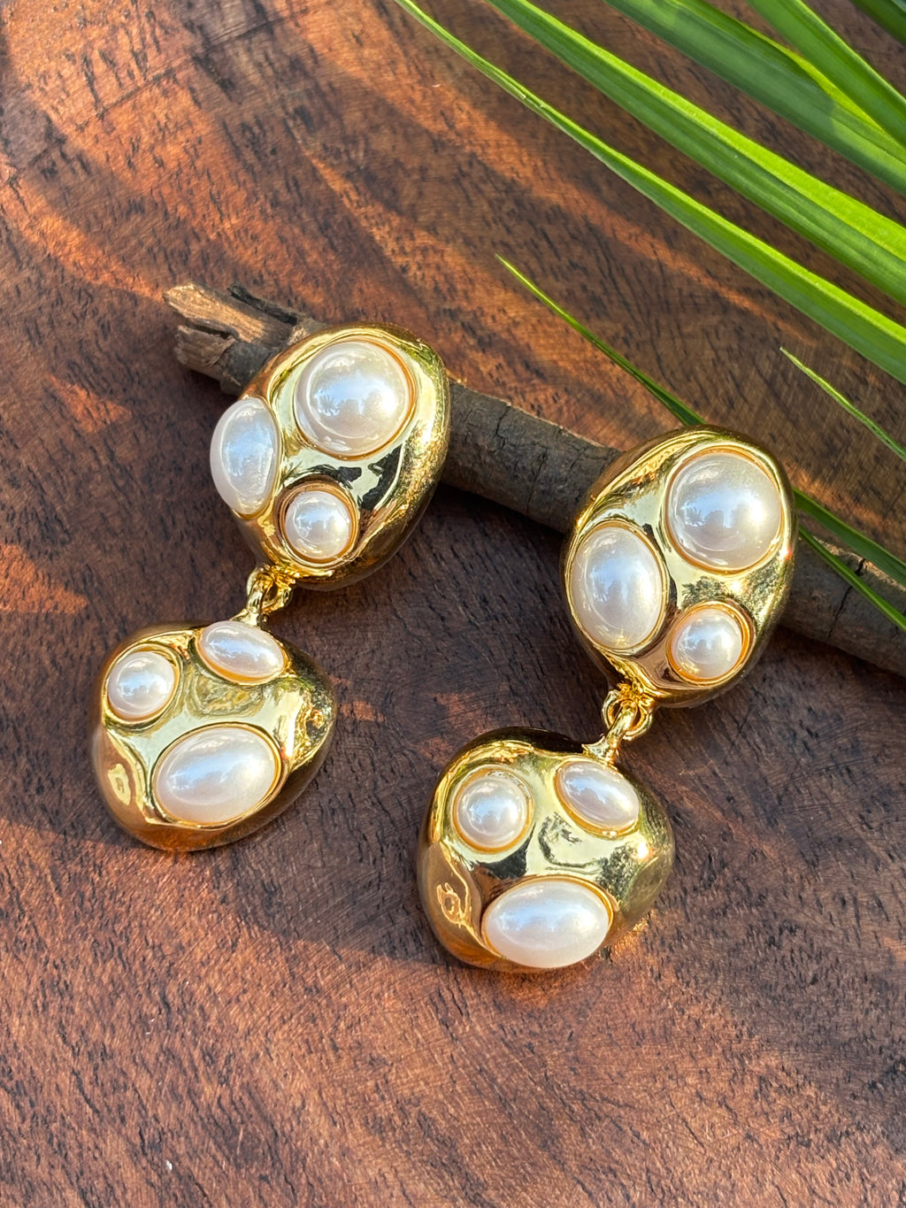 STRUCTRED GLOW EARRING
