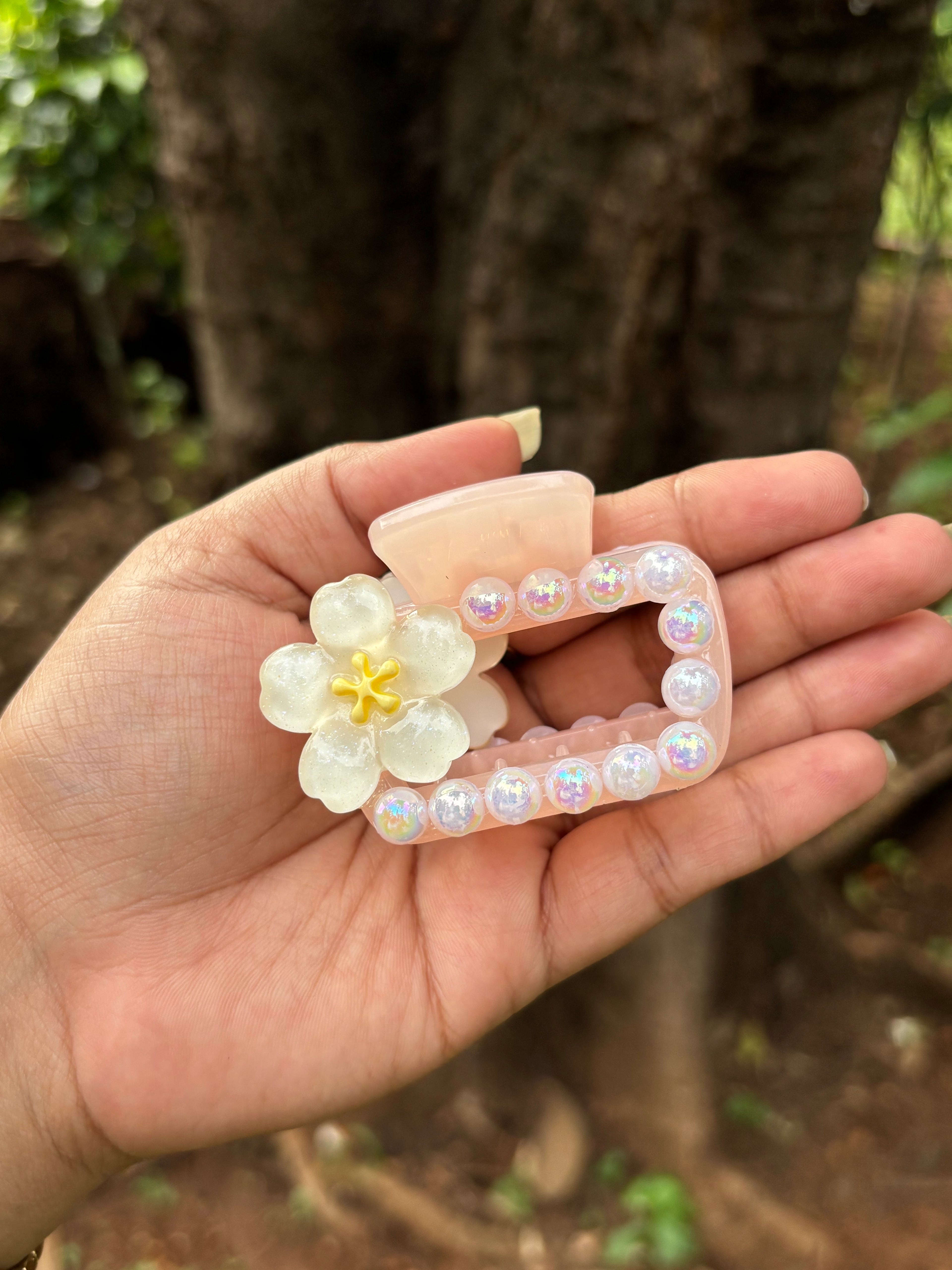 PEARL BLOSSOM HAIR CLAW CLIP