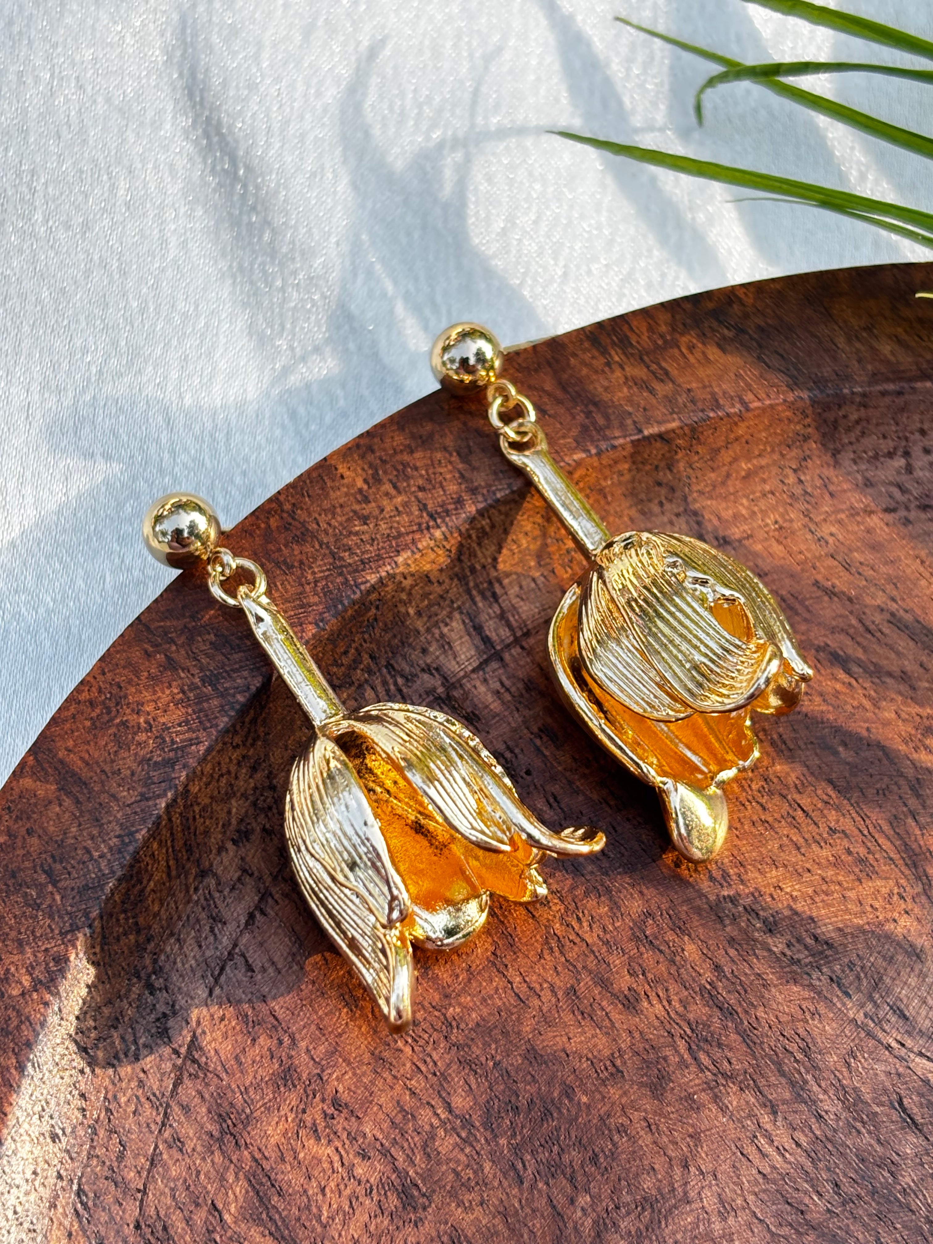ANTITARNISH TULIP EARRING