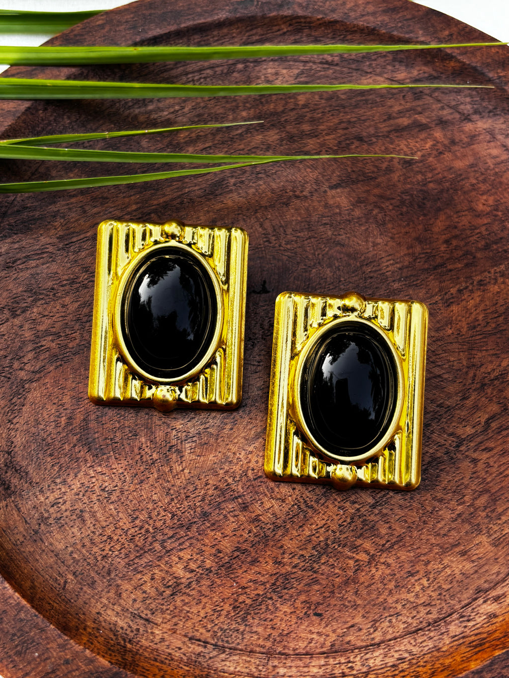 REGAL FRAME LUXE EARRING
