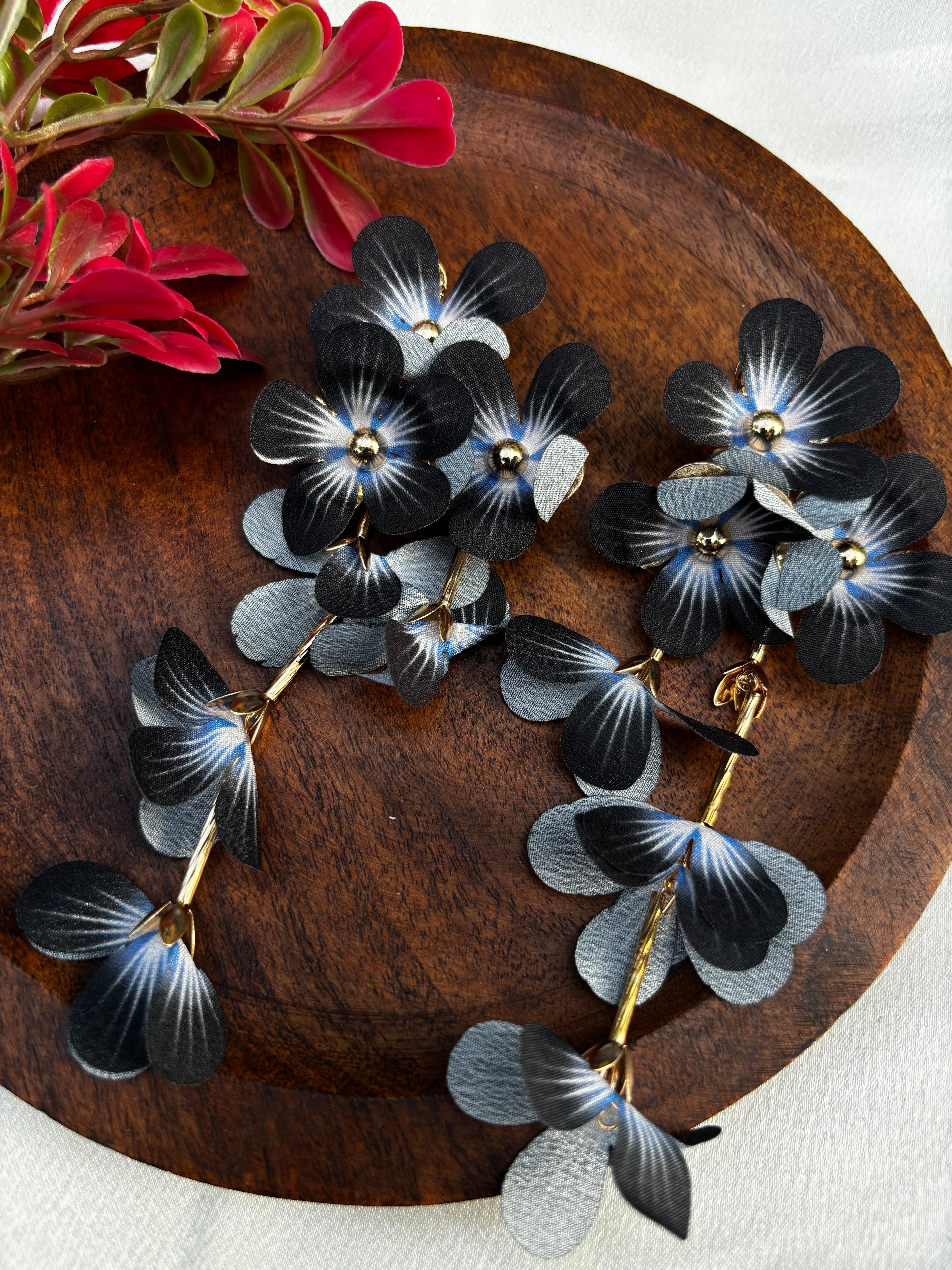 BLOOSOM CLUSTER EARRING
