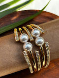 PEARL AND DIAMOND DETAILING GOLDEN HAND CUFF