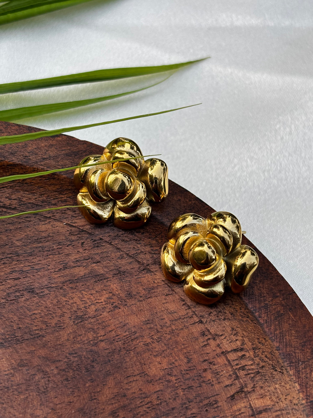 ANTITARNISH ROSE EARRING