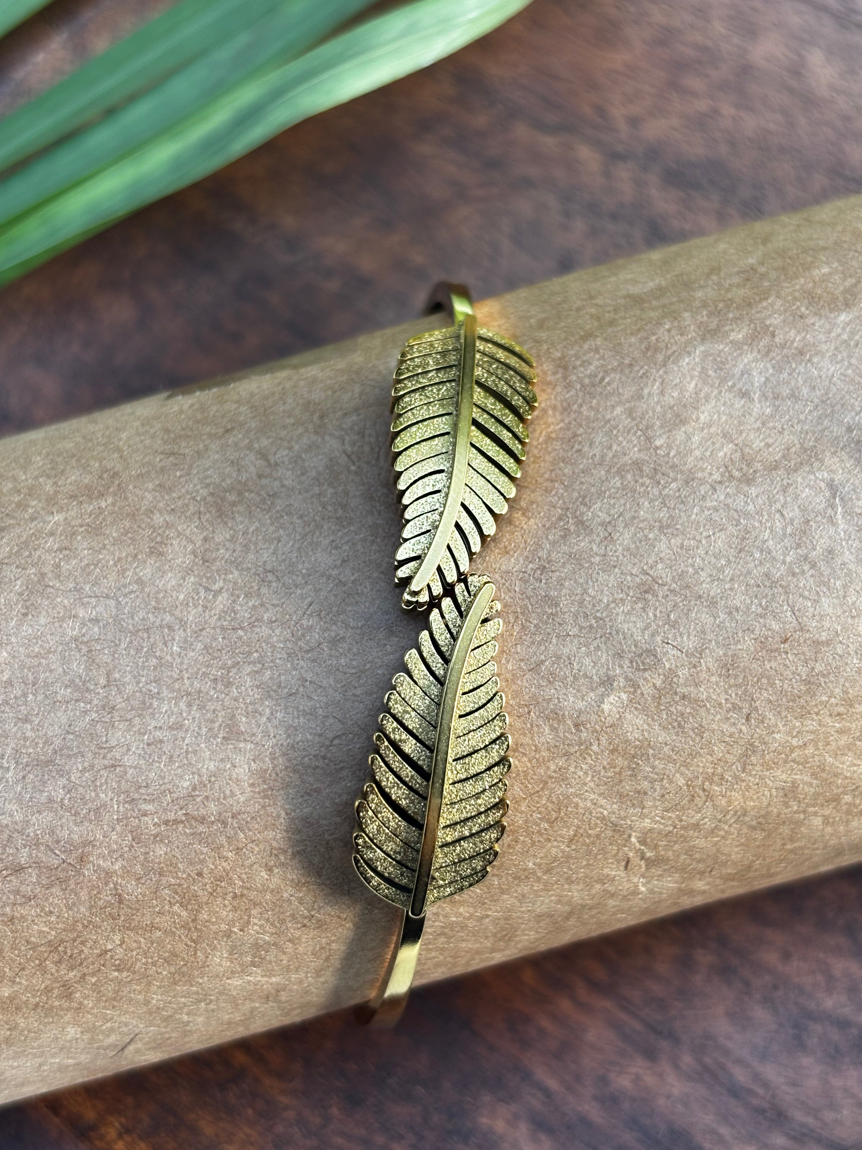 TWO LEAF DESIGN KADA
