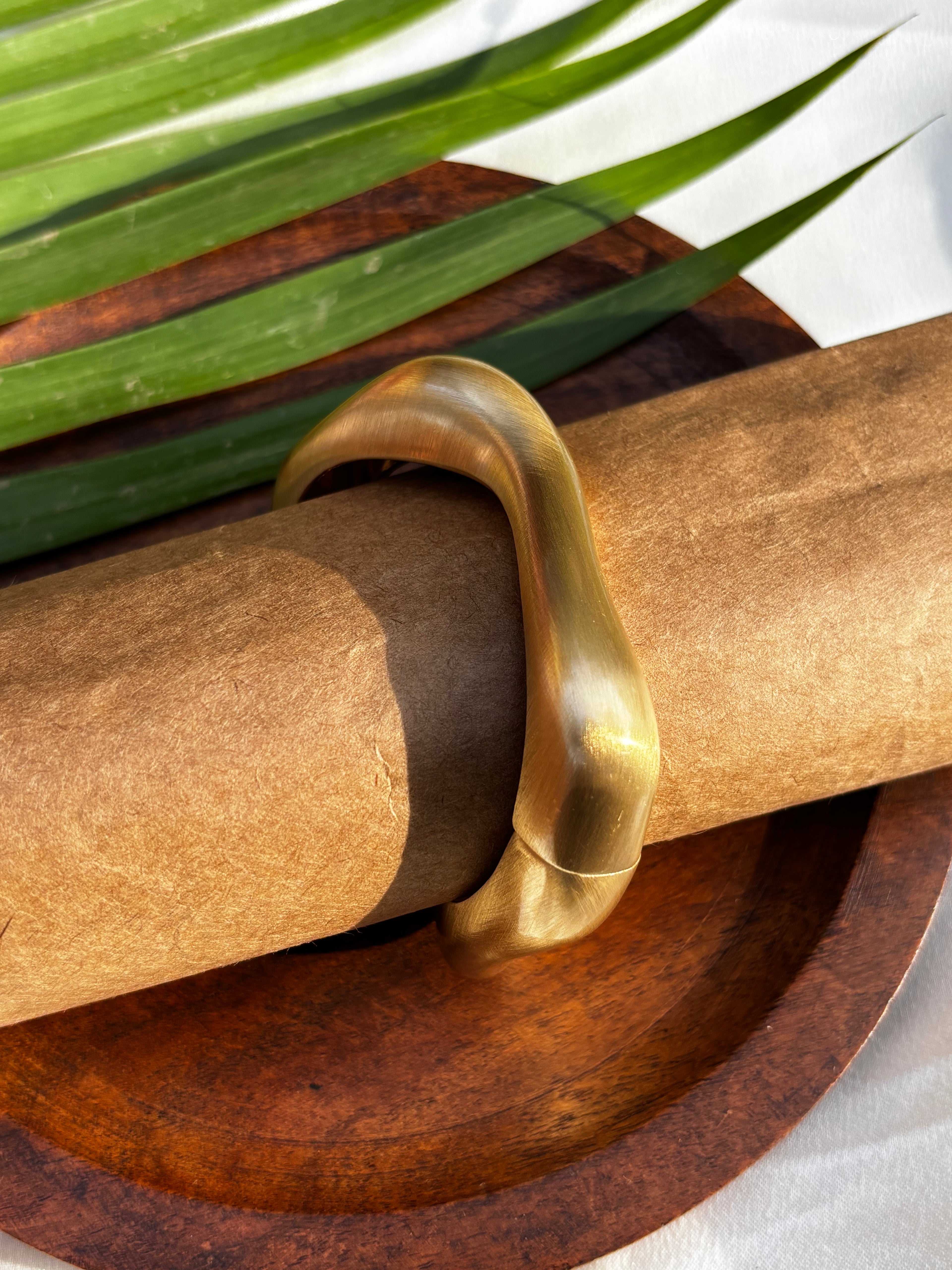 MATTE GOLDEN SCULPTED KADA