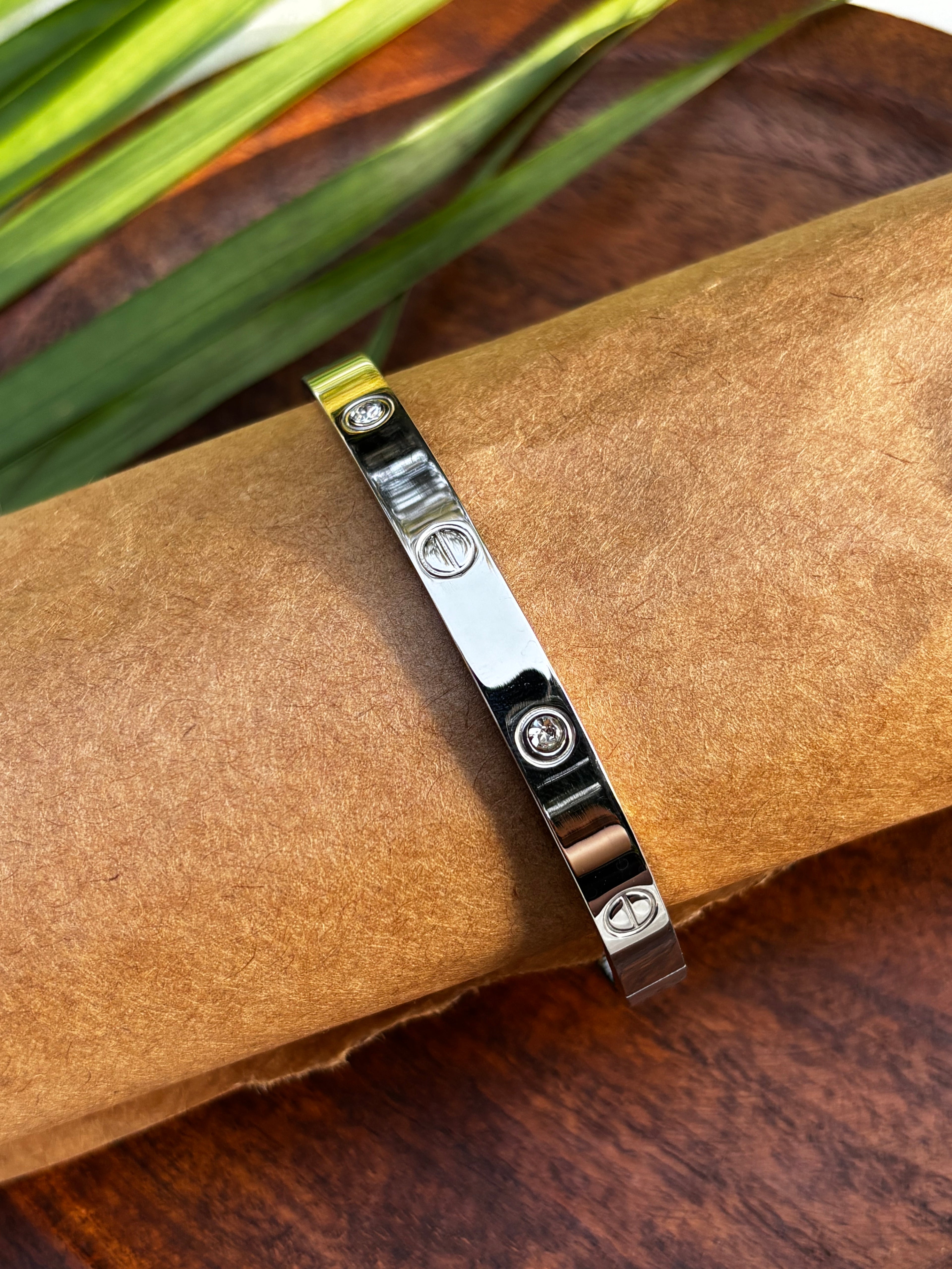 ANTITARNISH KADA WITH AD DETAILING