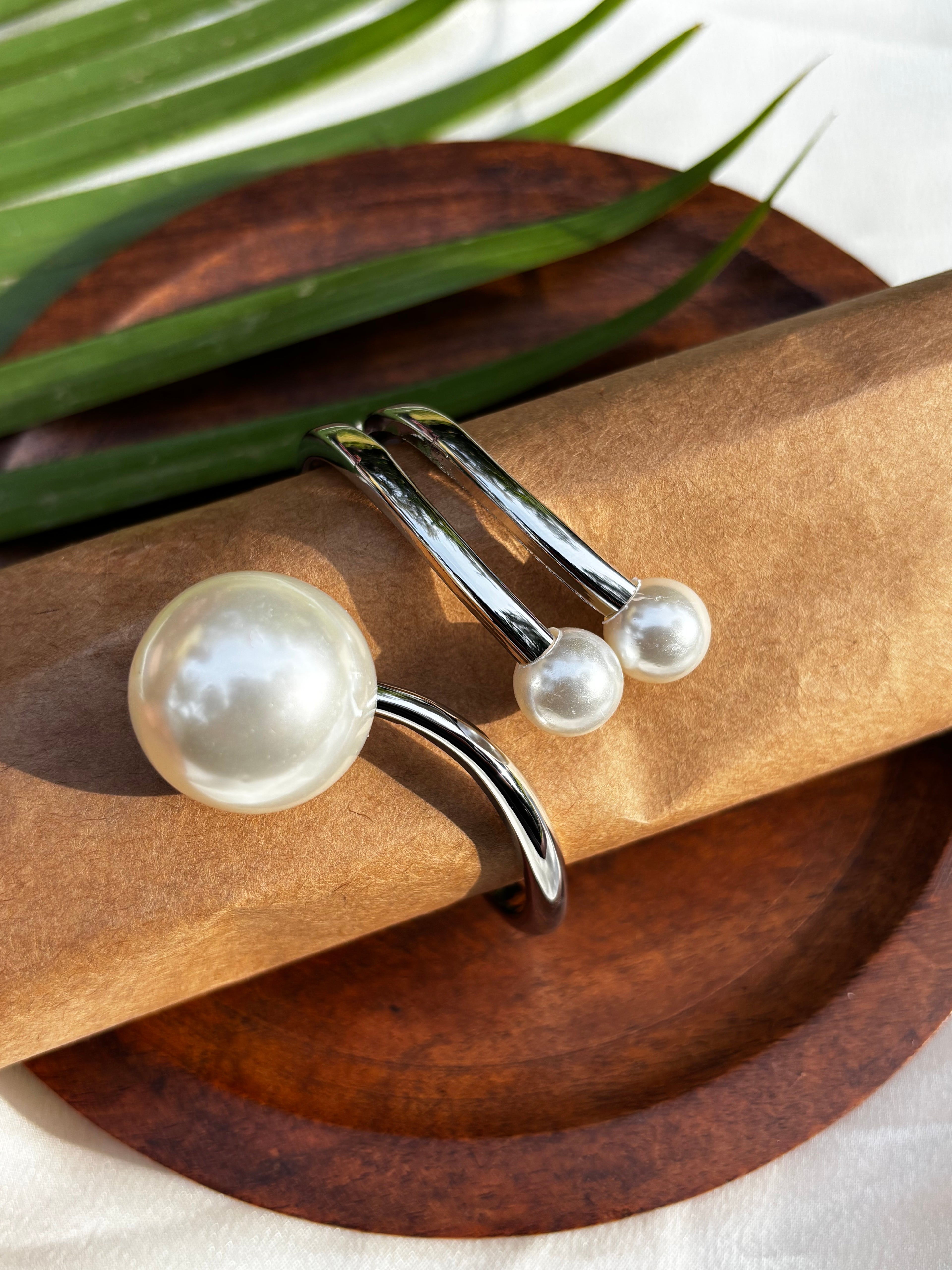 PEARLS SILVER HAND CUFF