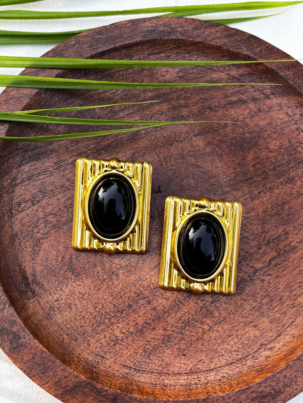 REGAL FRAME LUXE EARRING